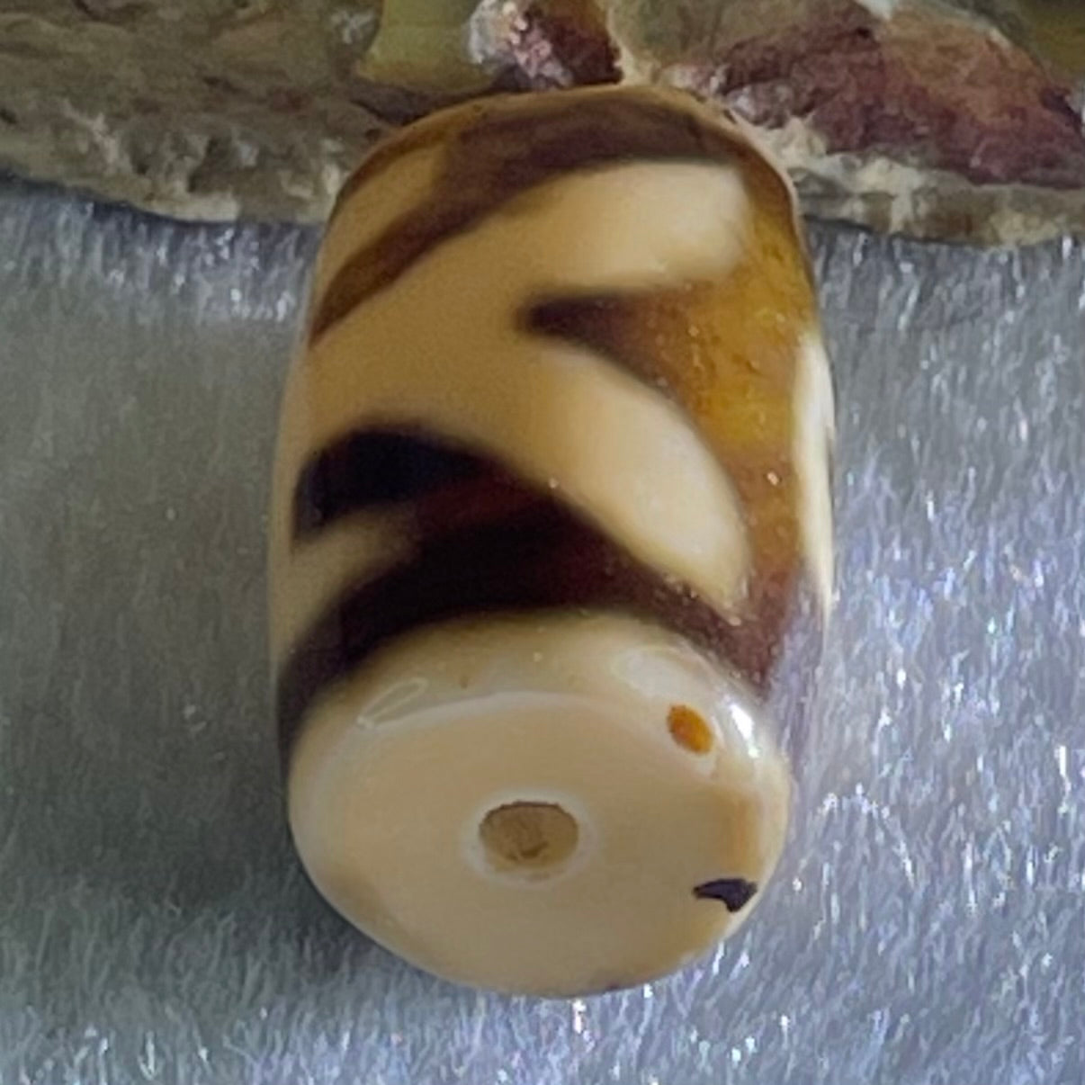 Natural Powerful Tibetan Old Oily Agate Patina Guiren Tairen Human Dzi Bead Totem Amulet Heavenly Master (Tian Zhu) 贵人天诛 4.92g 20.1 by 11.9mm - Huangs Jadeite and Jewelry Pte Ltd