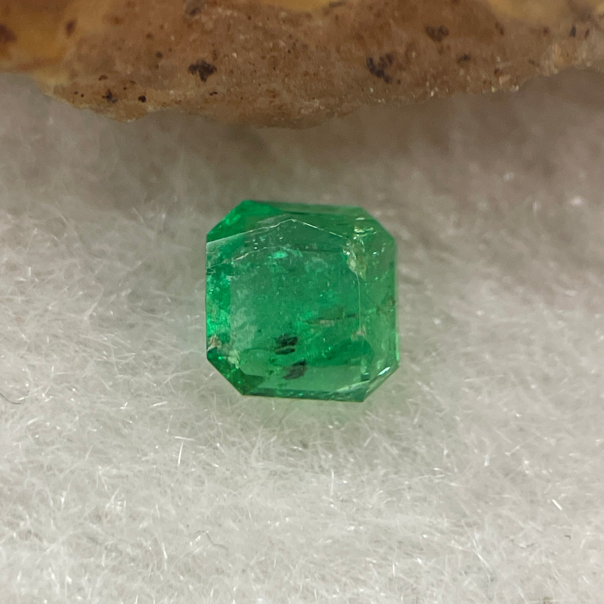 Natural Colombia Vivid Green Emerald (Beryl) Cut-Cornered Square Step cut 0.41ct 4.8 by 4.8 by 2.4mm - Huangs Jadeite and Jewelry Pte Ltd