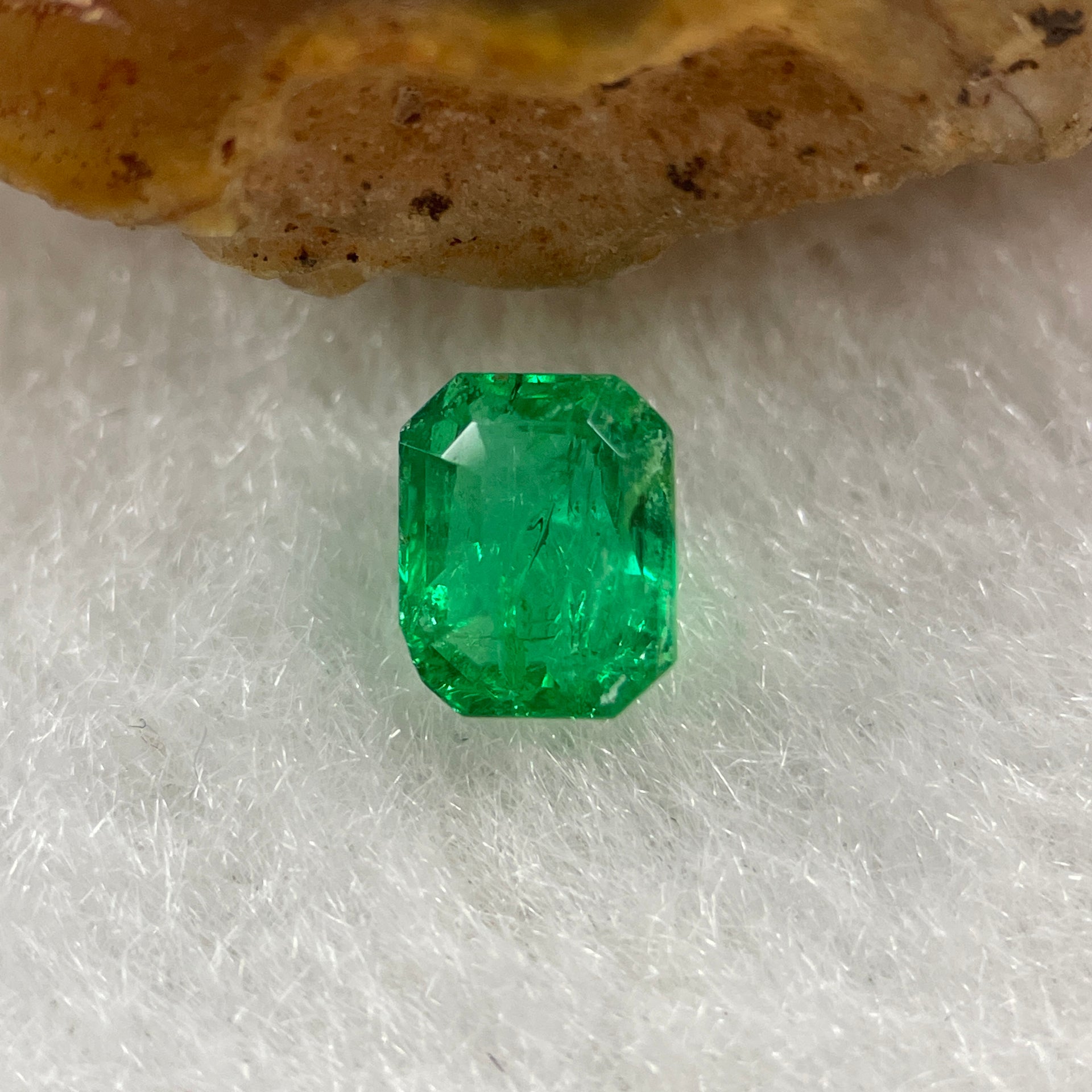 Natural Colombia Green Emerald (Beryl) Cut-Cornered Rectangular step cut 0.59ct 5.5 by 4.4 by 3.2mm - Huangs Jadeite and Jewelry Pte Ltd