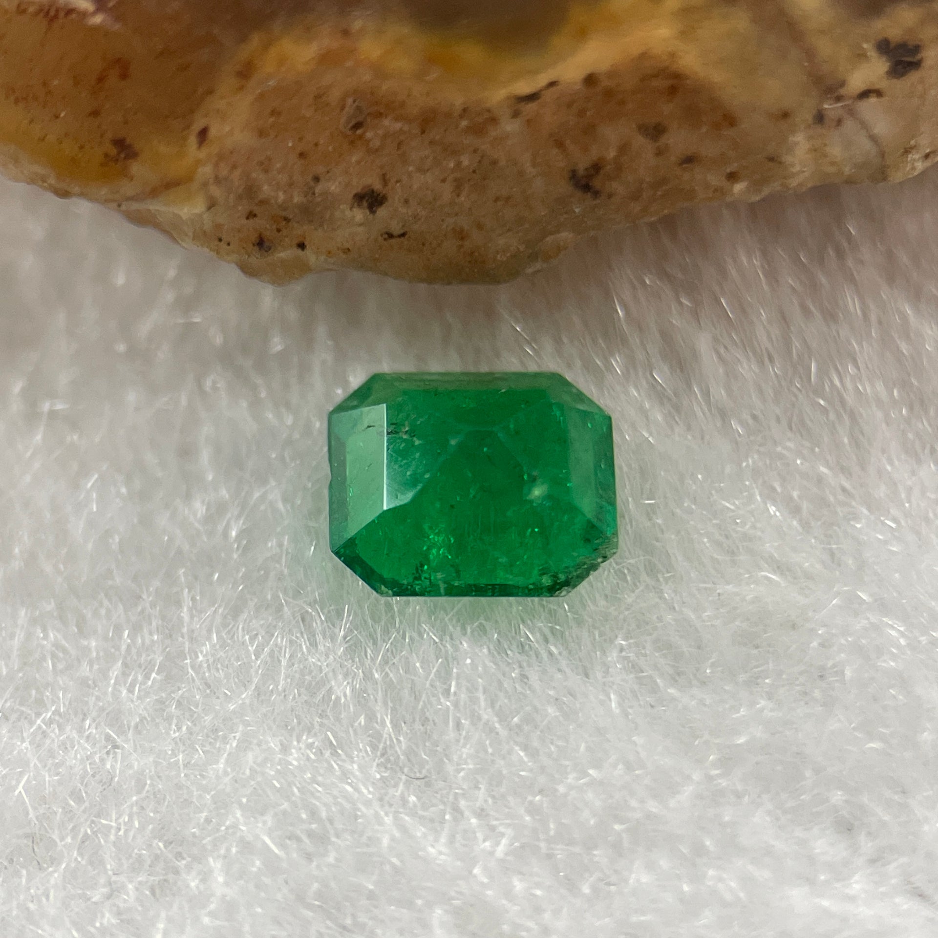 Natural Colombia Green Emerald (Beryl) Cut-Cornered Rectangular step cut 0.54ct 5.4 by 5.0 by 3.2mm - Huangs Jadeite and Jewelry Pte Ltd