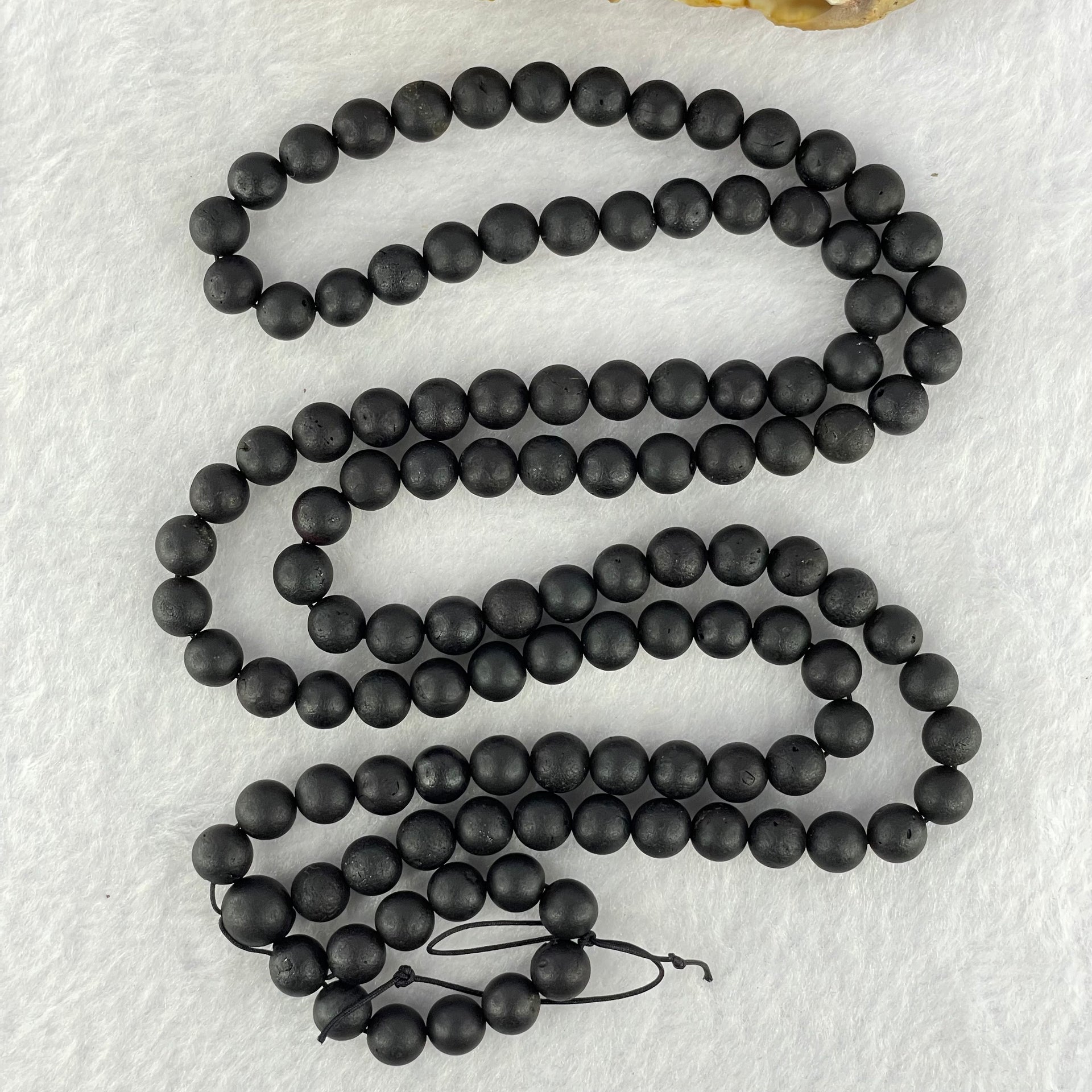 Natural Dark Matt Black Amber Beads Necklace 天然大黑天翁琥珀项链 20.59g 70cm 8.1mm 1 Bead 6.4mm 104 Beads - Huangs Jadeite and Jewelry Pte Ltd
