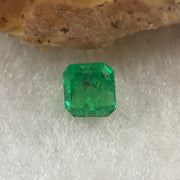 Natural Colombia Vivid Green Emerald (Beryl) Cut-Cornered Rectangular Step cut 0.41ct 4.4 by 4.1 by 3.2mm - Huangs Jadeite and Jewelry Pte Ltd