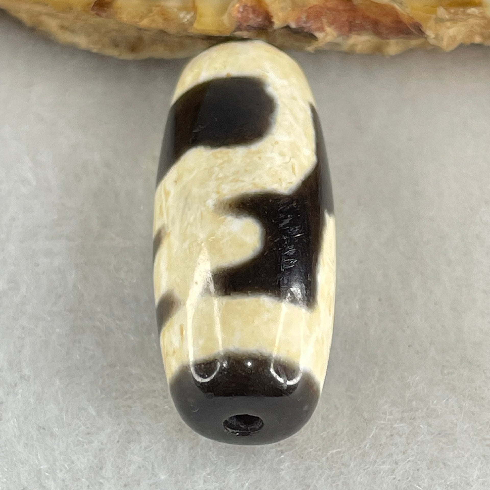 Natural Powerful Tibetan Old Oily Agate Double Nectar Vessel Dzi Bead Heavenly Master (Tian Zhu) 双花蜜容器眼天 5.78g 28.0 by 11.7mm - Huangs Jadeite and Jewelry Pte Ltd