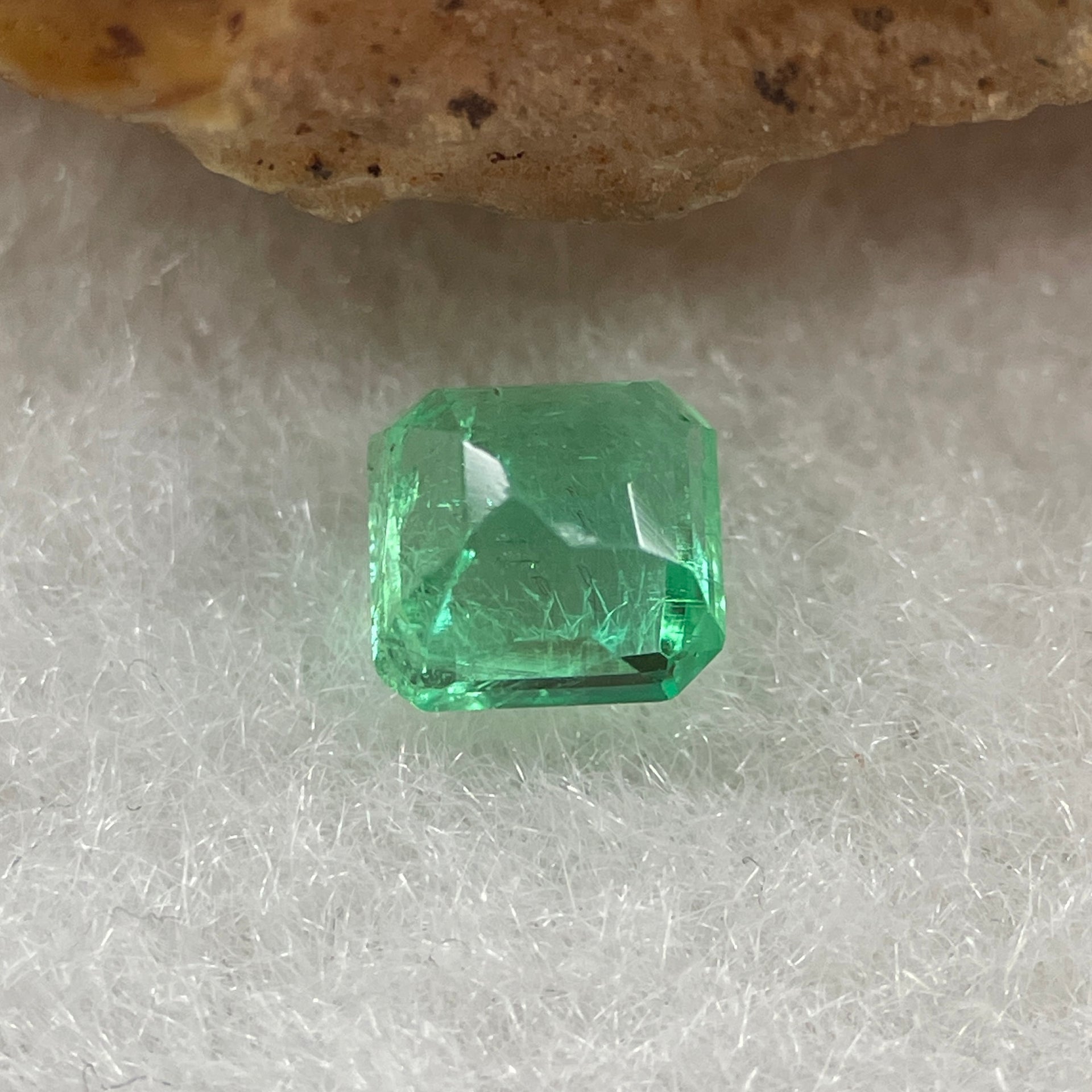 Natural Colombia Vivid Green Emerald (Beryl) Cut-Cornered Square Step cut 0.49ct 4.6 by 4.5 by 3.2mm - Huangs Jadeite and Jewelry Pte Ltd