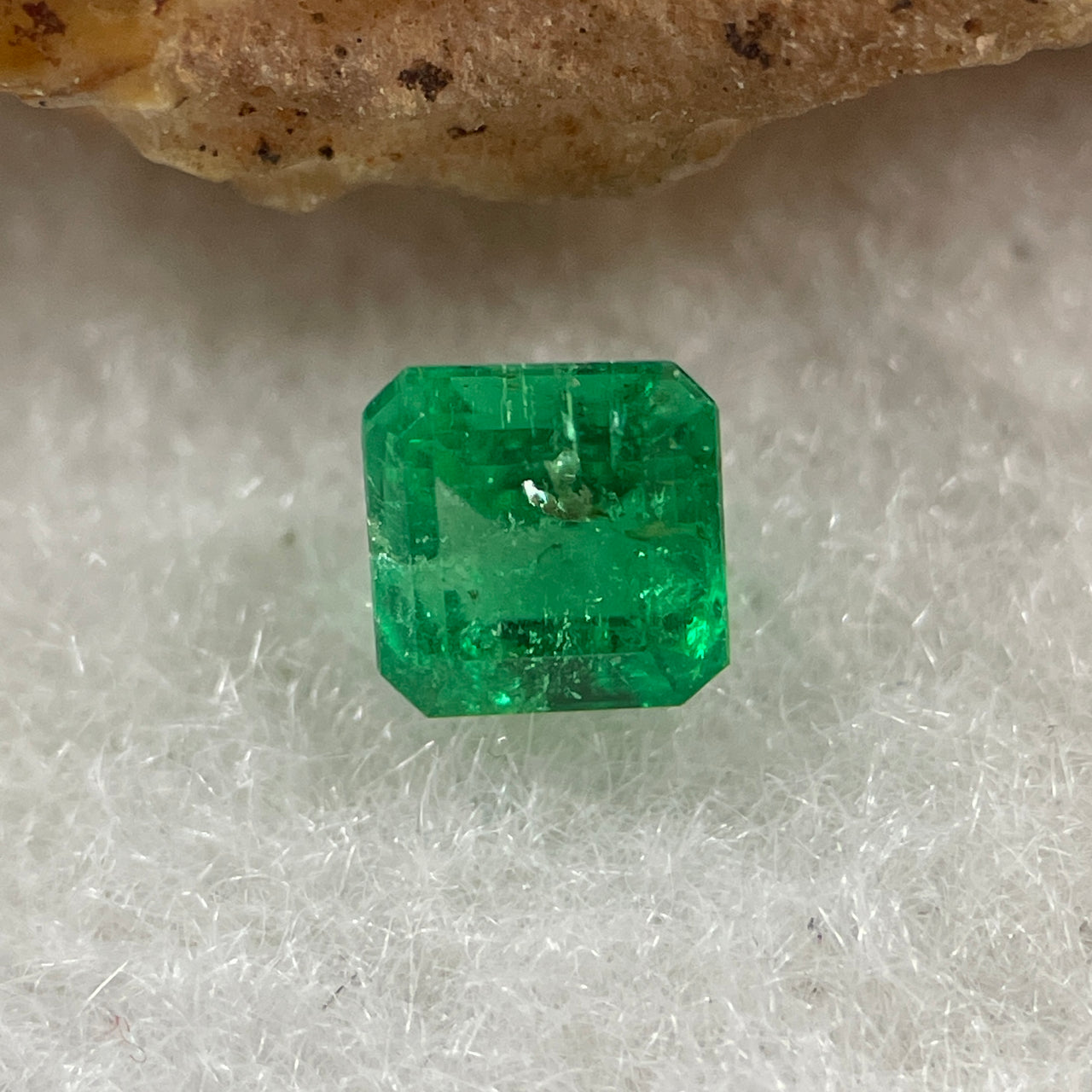 Natural Colombia Vivid Green Emerald (Beryl) Cut-Cornered Square Step cut 0.49ct 4.6 by 4.4 by 3.3mm - Huangs Jadeite and Jewelry Pte Ltd