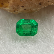 Natural Colombia Vivid Green Emerald (Beryl) Cut-Cornered Rectangular Step cut 0.47ct 4.7 by 3.7 by 3.1mm - Huangs Jadeite and Jewelry Pte Ltd