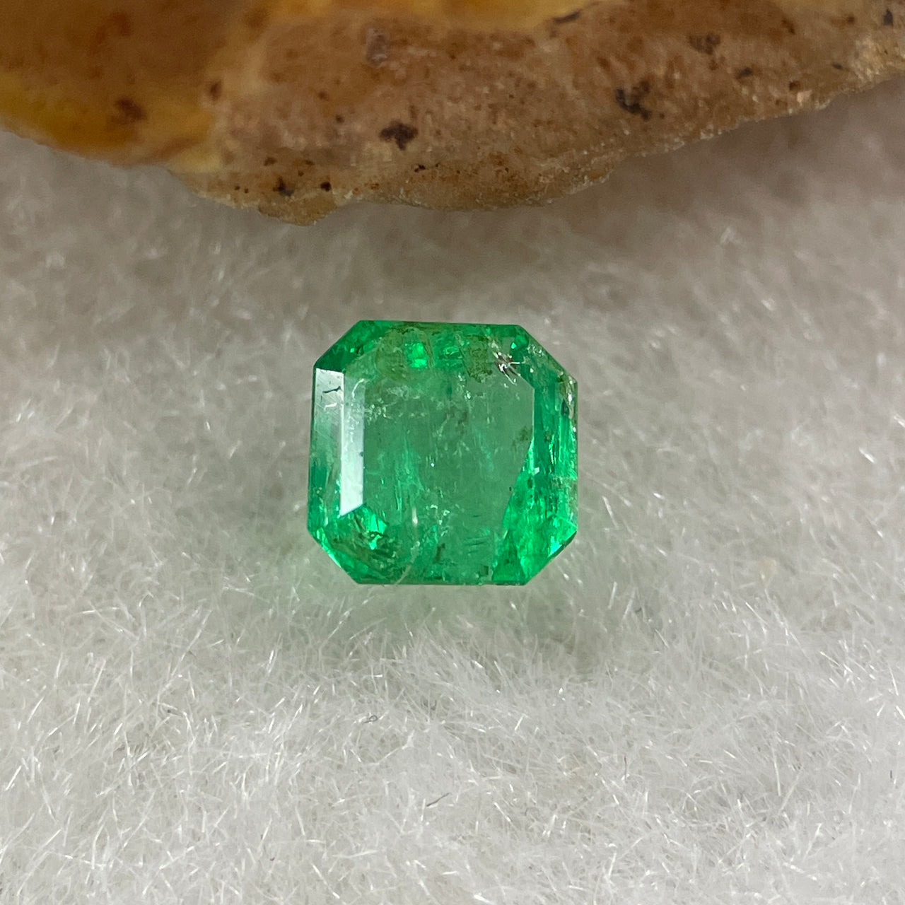 Natural Colombia Vivid Green Emerald (Beryl) Cut-Cornered Square Step cut 0.43ct 4.7 by 4.7  by 2.8mm - Huangs Jadeite and Jewelry Pte Ltd