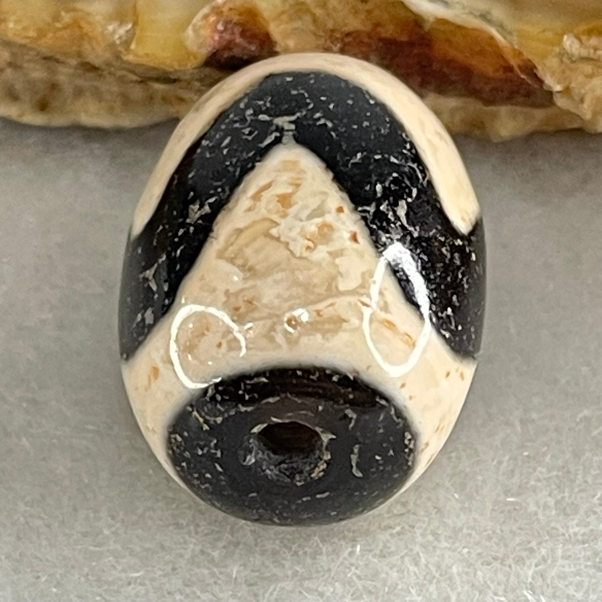 Natural Powerful Tibetan Old Oily Agate Tiger Tooth Daluo Dzi Bead Heavenly Master (Tian Zhu) 虎呀天诛 4.62g 17.9 by 13.3mm - Huangs Jadeite and Jewelry Pte Ltd