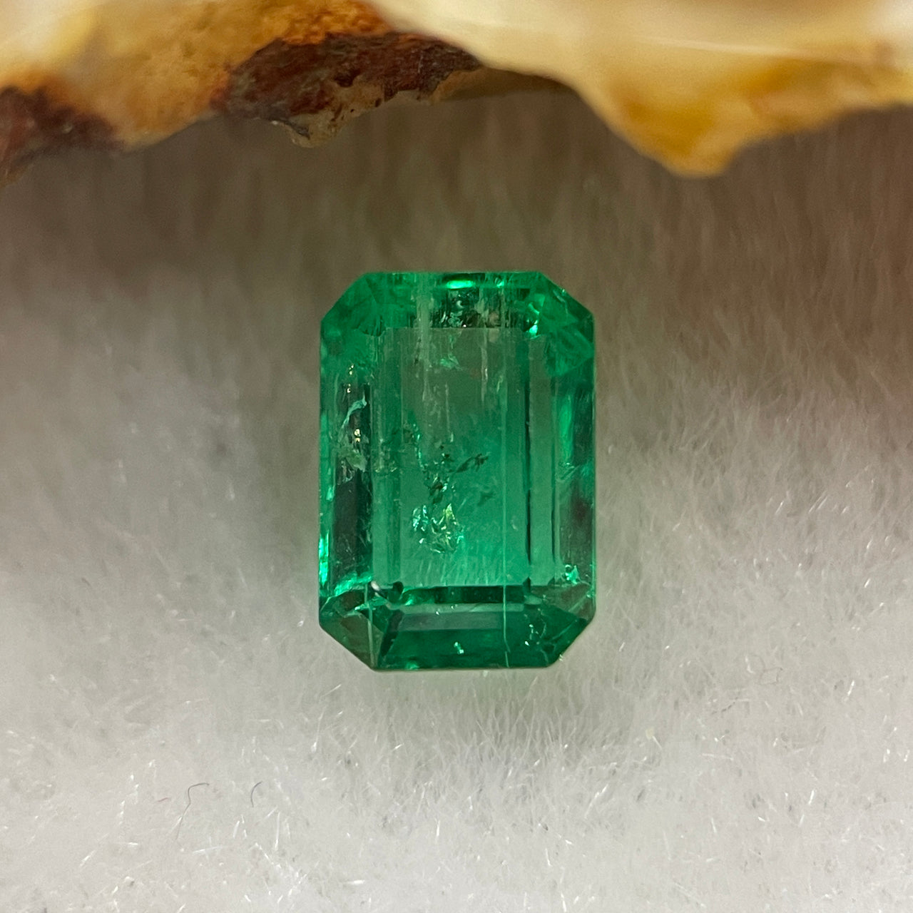 Natural Colombia Green Emerald (Beryl) Cut-Cornered Rectangular step cut 1.18ct 7.7 by 5.2 by 3.5mm - Huangs Jadeite and Jewelry Pte Ltd