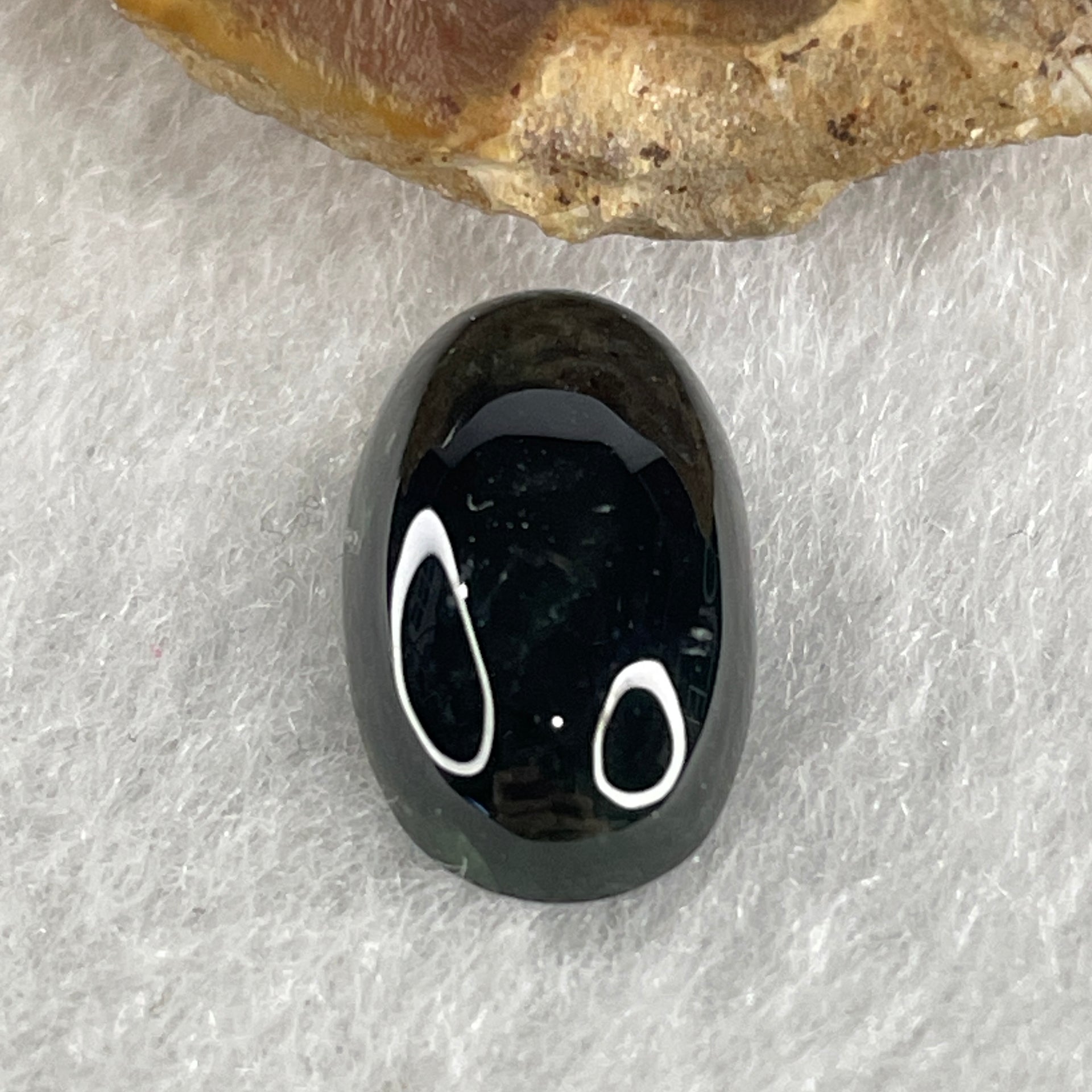 Type A Translucent Black Omphacite Jadeite Round Cabouchon Stone For Setting 1.27g 15.1 by 8.9 by 4.7mm - Huangs Jadeite and Jewelry Pte Ltd