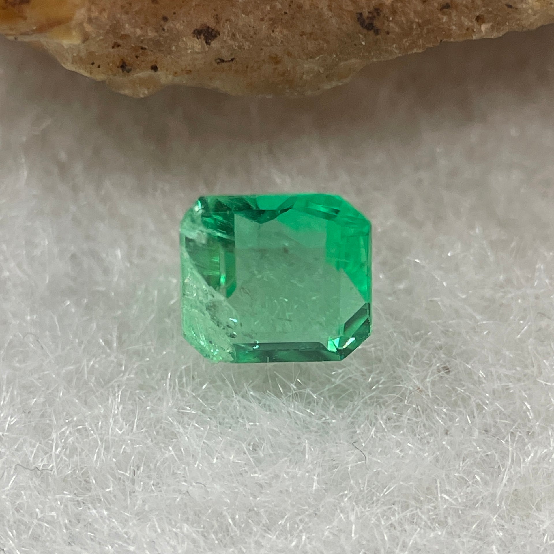 Natural Colombia Vivid Green Emerald (Beryl) Cut-Cornered Square Step cut 0.49ct 4.6 by 4.5 by 3.2mm - Huangs Jadeite and Jewelry Pte Ltd