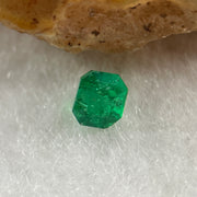 Natural Colombia Vivid Green Emerald (Beryl) Cut-Cornered Rectangular Step cut 0.44ct 4.5 by 4.0 by 3.8mm - Huangs Jadeite and Jewelry Pte Ltd