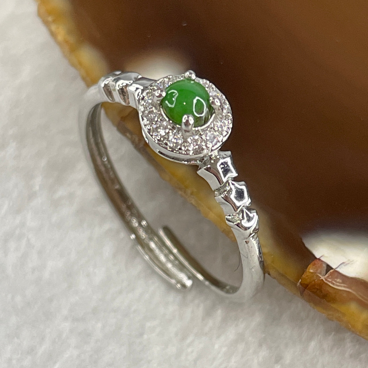 Type A Bright Green Jadeite Ring in S925 Sliver with Cubic Zirconia 1.30g 3.5 by 2.0mm (Adjustable Size)