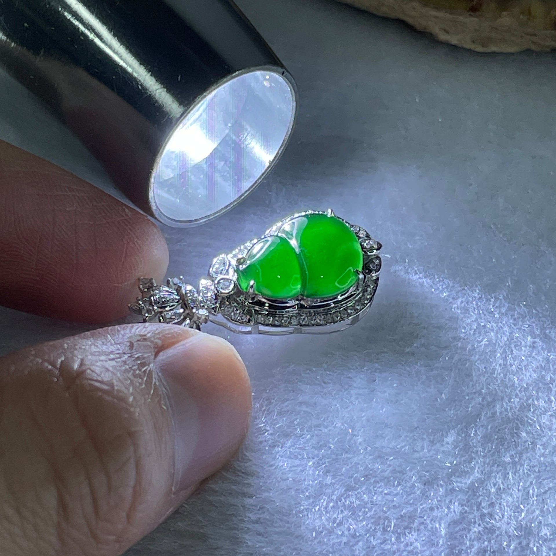 18K White Gold ICY Type A Green Omphasite Jadeite Hulu with Natural Diamonds Pendant 2.09g 27.3 by 13.8 by 6.7mm - Huangs Jadeite and Jewelry Pte Ltd