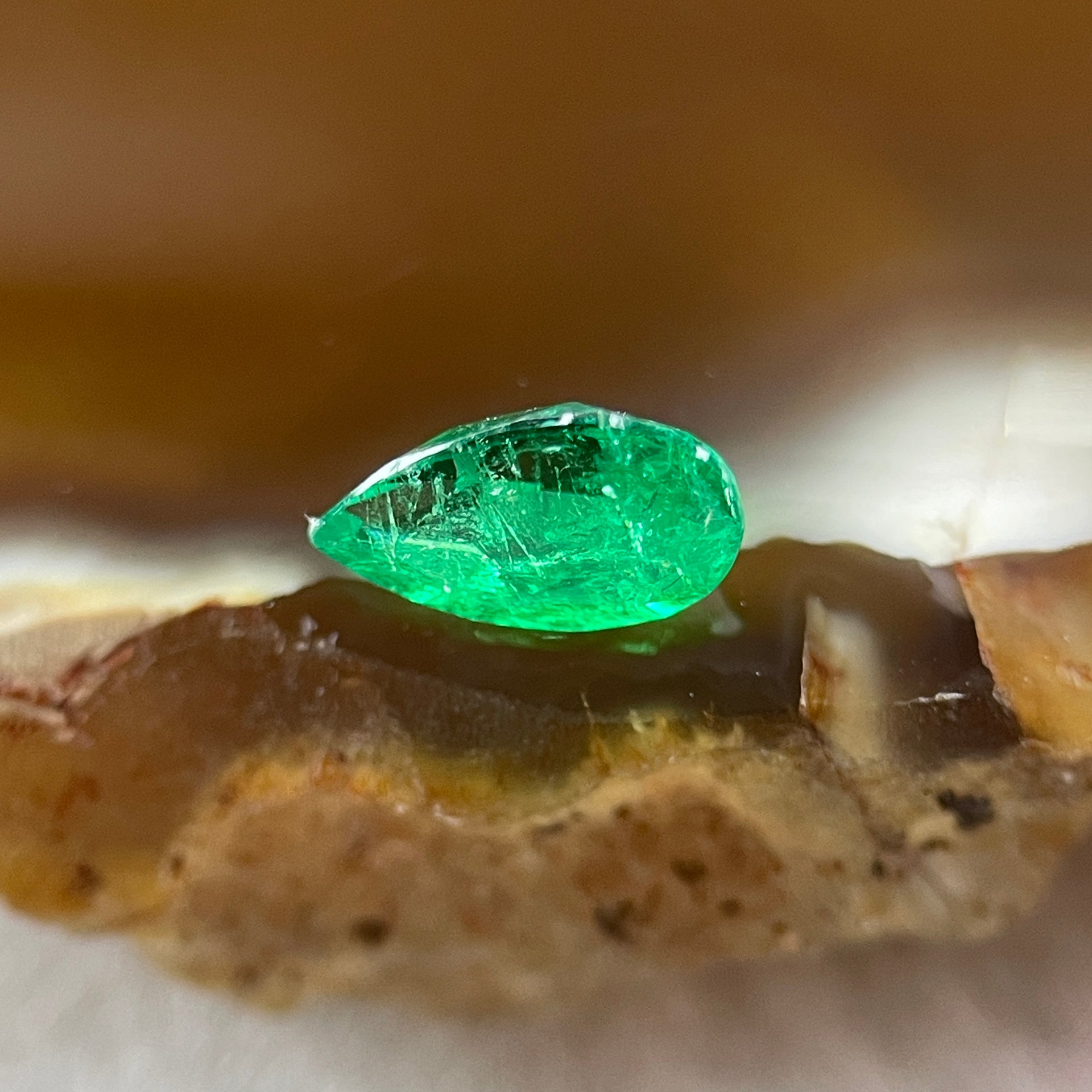 Natural Colombia Green Emerald (Beryl) Cut-Cornered Tear Drop cut 0.50ct 7.0 by 4.2 by 3.4mm - Huangs Jadeite and Jewelry Pte Ltd