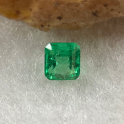 Natural Colombia Vivid Green Emerald (Beryl) Cut-Cornered Square Step cut 0.40ct 4.3 by 4.1 by 3.2mm - Huangs Jadeite and Jewelry Pte Ltd