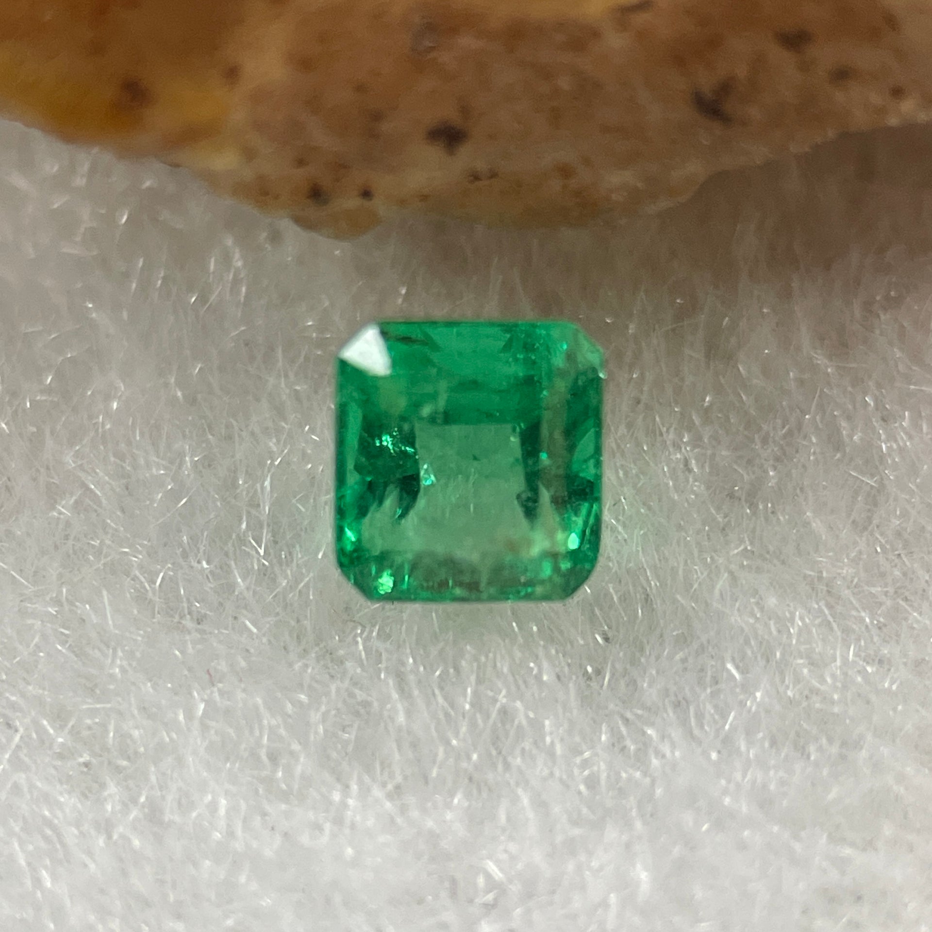 Natural Colombia Vivid Green Emerald (Beryl) Cut-Cornered Square Step cut 0.40ct 4.3 by 4.1 by 3.2mm - Huangs Jadeite and Jewelry Pte Ltd