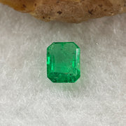 Natural Colombia Vivid Green Emerald (Beryl) Cut-Cornered Rectangular Step cut 0.42ct 5.4 by 4.4 by 2.1mm - Huangs Jadeite and Jewelry Pte Ltd