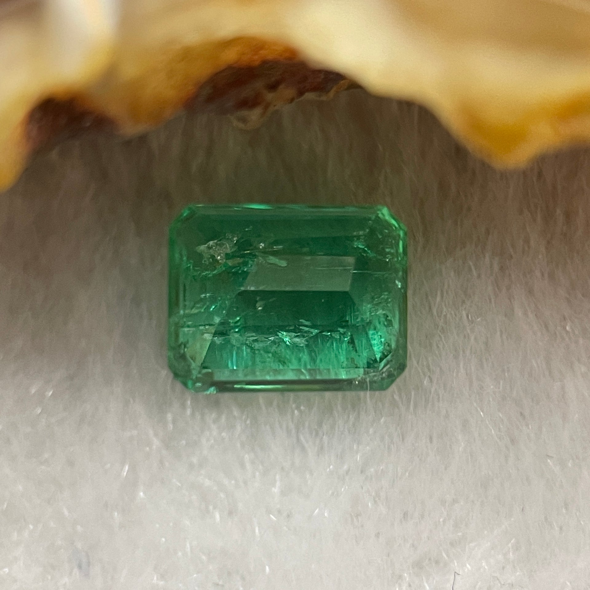 Natural Colombia Green Emerald (Beryl) Cut-Cornered Rectangular step cut 1.06ct 6.8 by 5.4 by 3.4mm - Huangs Jadeite and Jewelry Pte Ltd
