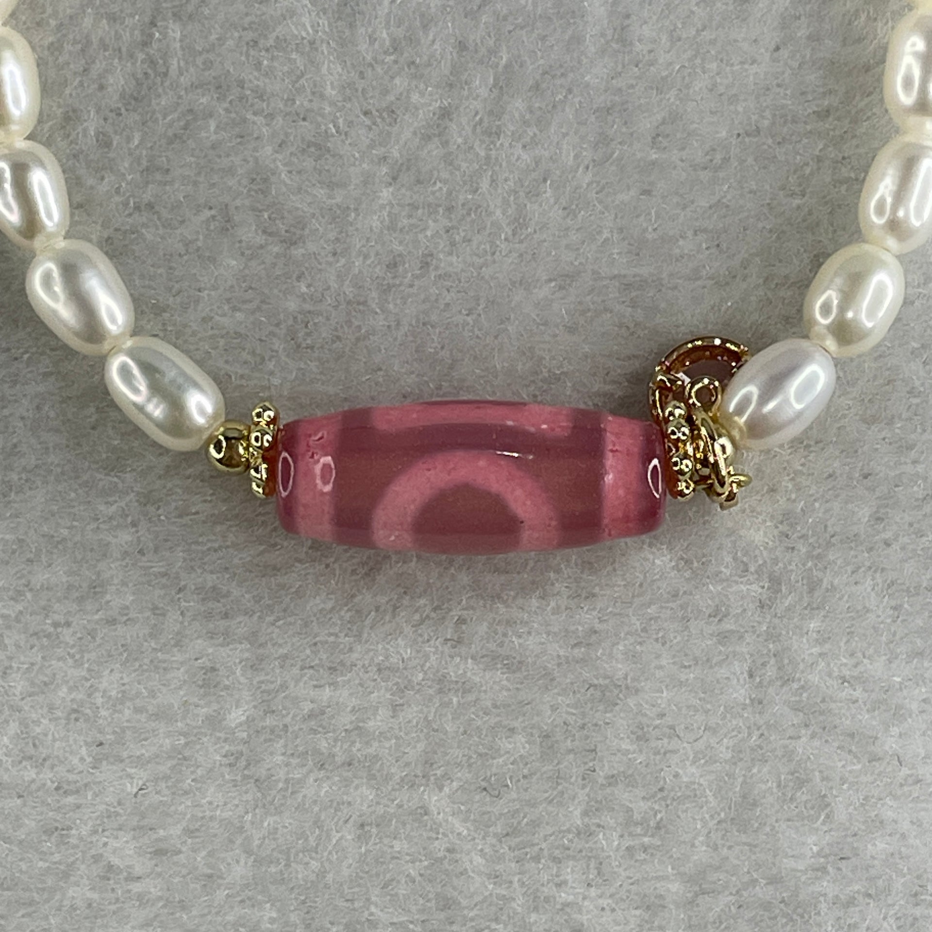 Natural Powerful Tibetan Old Oily Agate Sky Door Serenity 1 Eye Dzi Bead with Faux Pearl Bracelet 7.97g 14-18cm 19.9 by 7.8mm - Huangs Jadeite and Jewelry Pte Ltd