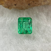 Natural Colombia Green Emerald (Beryl) Cut-Cornered Rectangular step cut 0.54ct 5.0 by 4.3 by 3.4mm - Huangs Jadeite and Jewelry Pte Ltd
