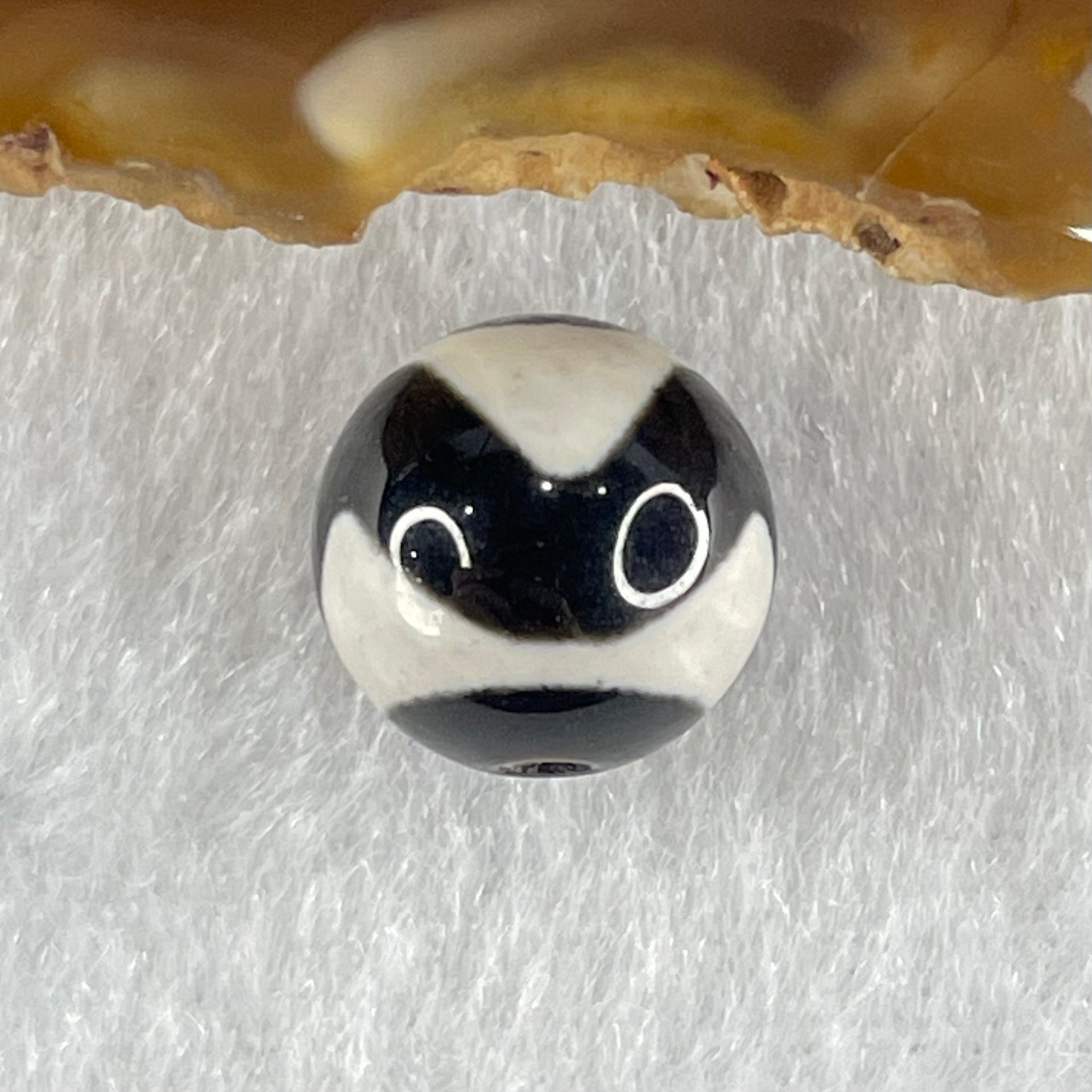 Natural Powerful Tibetan Old Oily Agate Tiger Tooth Daluo Dzi Bead Heavenly Master (Tian Zhu) 虎呀天诛 1.44g 10.3 by 10.3mm - Huangs Jadeite and Jewelry Pte Ltd