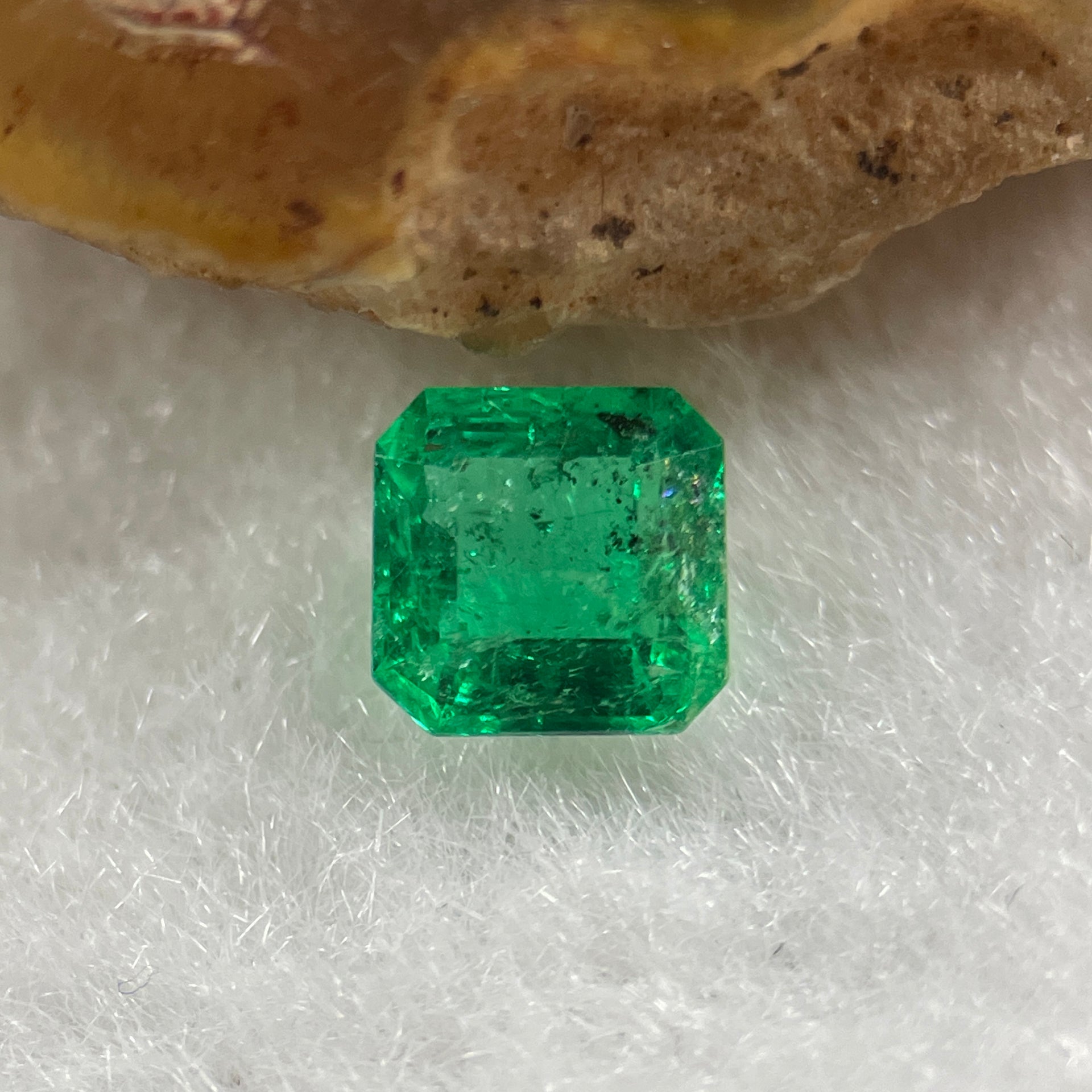 Natural Colombia Green Emerald (Beryl) Cut-Cornered Rectangular step cut 0.62ct 5.3 by 5.2 by 3.1mm - Huangs Jadeite and Jewelry Pte Ltd