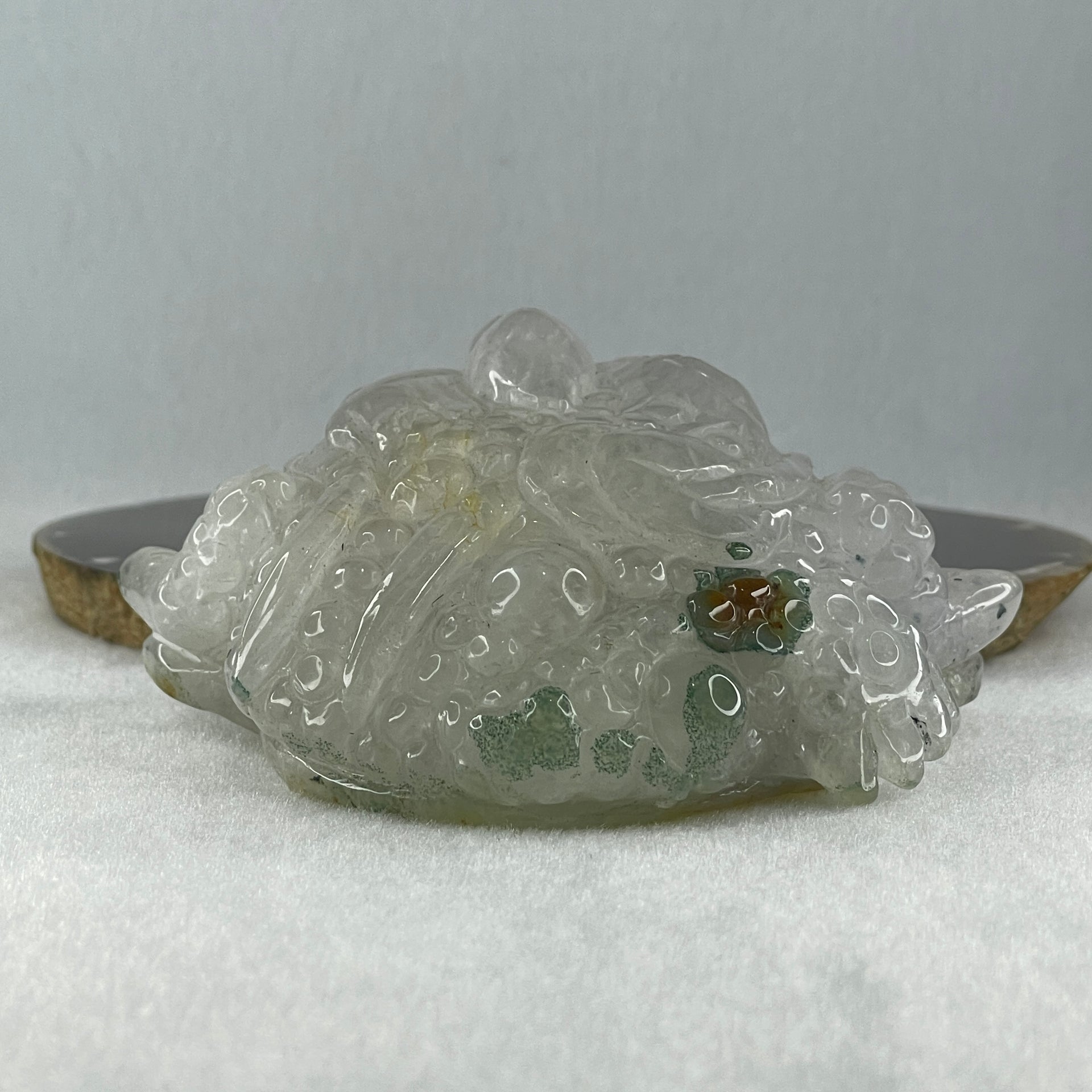 Natural White with Blue and Brown Spots Agate with Amethyst 3 Legged Toast Display 410.5g 111.0 by 84.0 by 50.0mm - Huangs Jadeite and Jewelry Pte Ltd