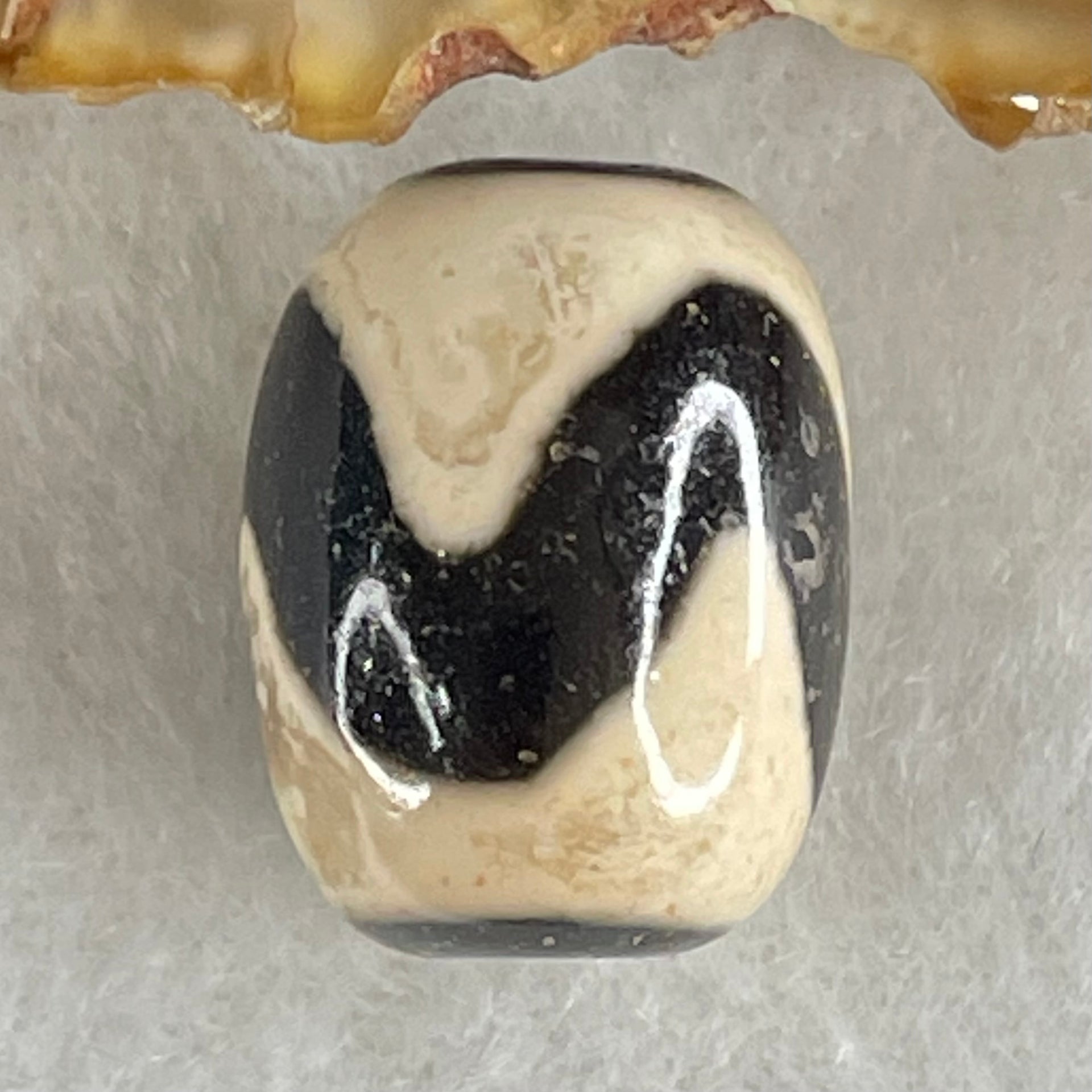 Natural Powerful Tibetan Old Oily Agate Tiger Tooth Daluo Dzi Bead Heavenly Master (Tian Zhu) 虎呀天诛 4.66g 17.5 by 13.2mm - Huangs Jadeite and Jewelry Pte Ltd