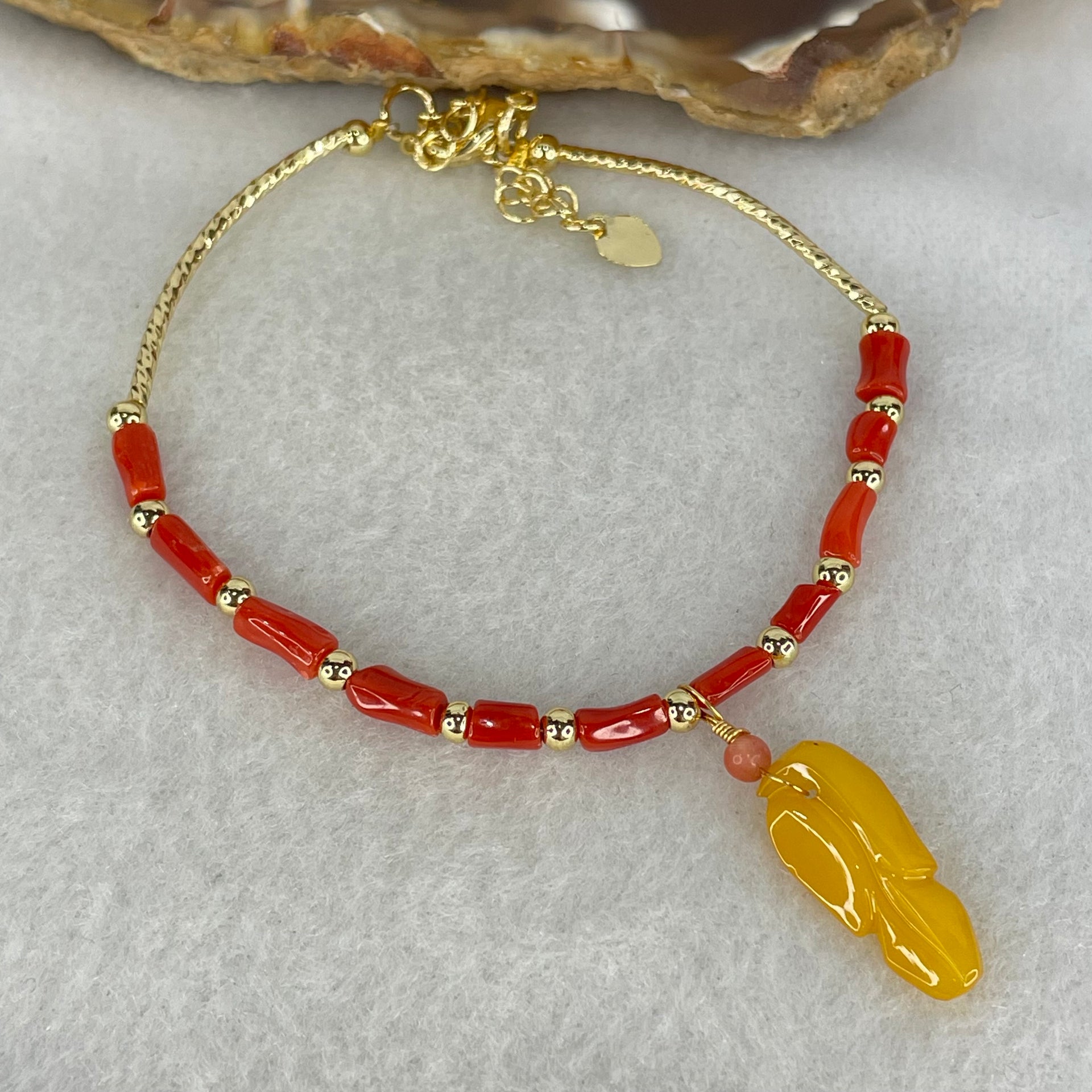 Natural Red Coral with Natural Butterscotch Amber Leaf Charm in Gold Color Bracelet 3.64g 6.5 by 2.7mm 11pcs - Huangs Jadeite and Jewelry Pte Ltd