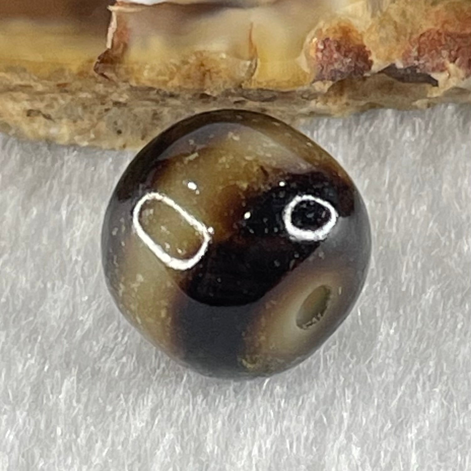 Natural Powerful Tibetan Old Oily Agate 1 Line Dzi Bead Heavenly Master (Tian Zhu) 1.81g 10.0 by 10.9mm - Huangs Jadeite and Jewelry Pte Ltd
