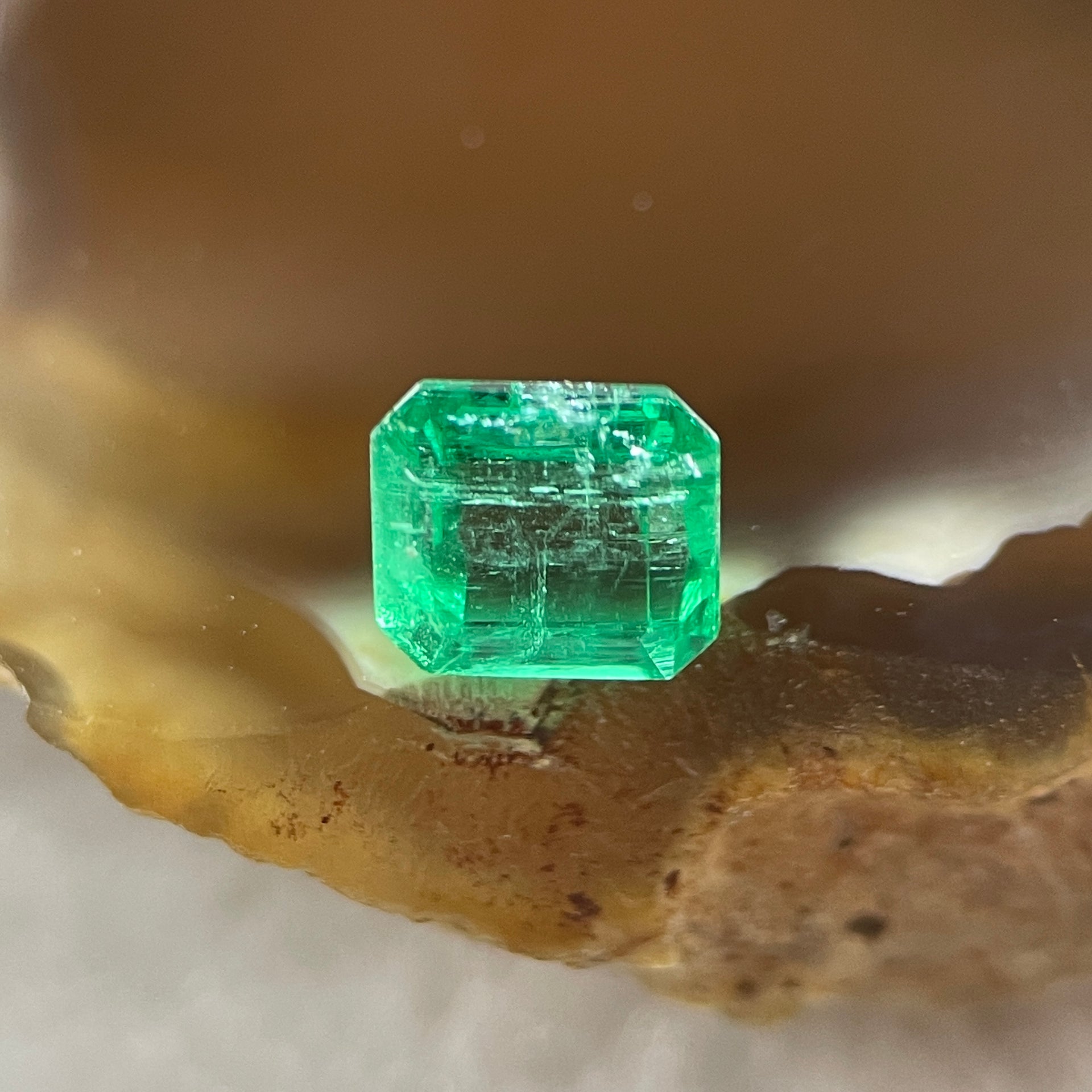 Natural Colombia Green Emerald (Beryl) Cut-Cornered Rectangular step cut 0.63ct 5.2 by 4.3 by 3.2mm - Huangs Jadeite and Jewelry Pte Ltd