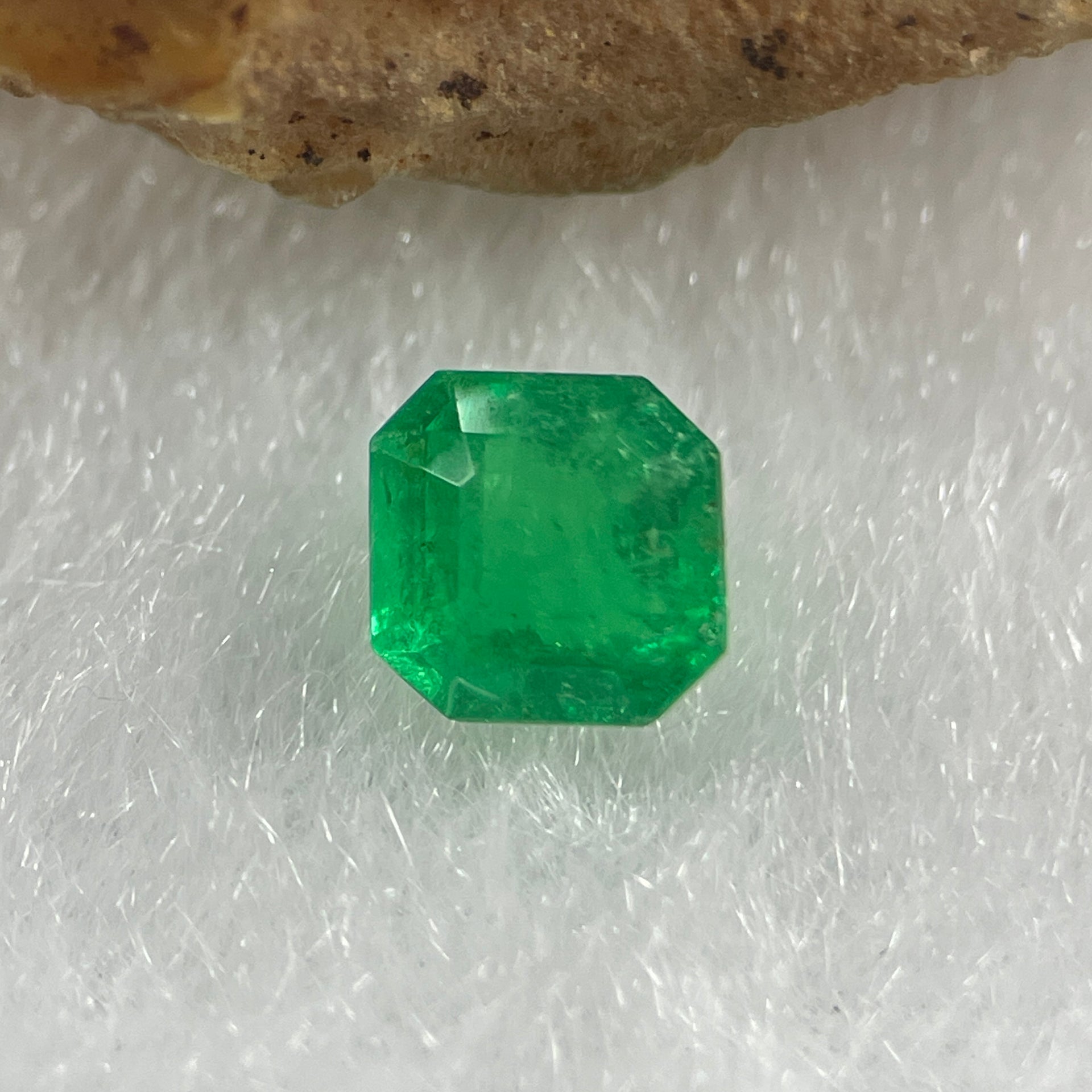Natural Colombia Vivid Green Emerald (Beryl) Cut-Cornered Square Step cut 0.48ct 4.8 by 4.7 by 3.3mm - Huangs Jadeite and Jewelry Pte Ltd