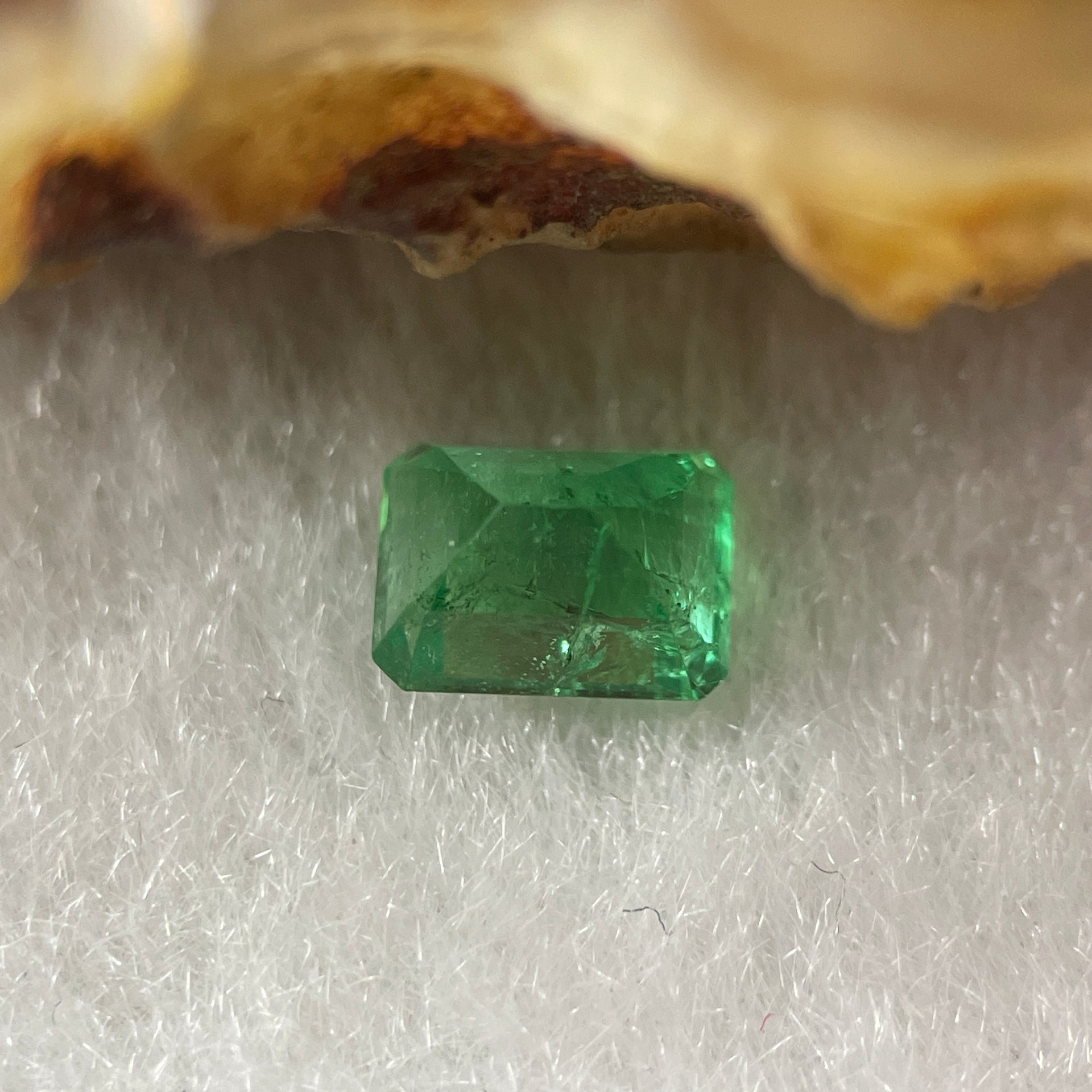 Natural Colombia Green Emerald (Beryl) Cut-Cornered Rectangular step cut 0.70cts 5.7 by 4.4 by 3.8mm - Huangs Jadeite and Jewelry Pte Ltd