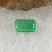 Natural Colombia Vivid Green Emerald (Beryl) Cut-Cornered Rectangular Step cut 0.48ct 5.9 by 3.6 by 2.3mm - Huangs Jadeite and Jewelry Pte Ltd