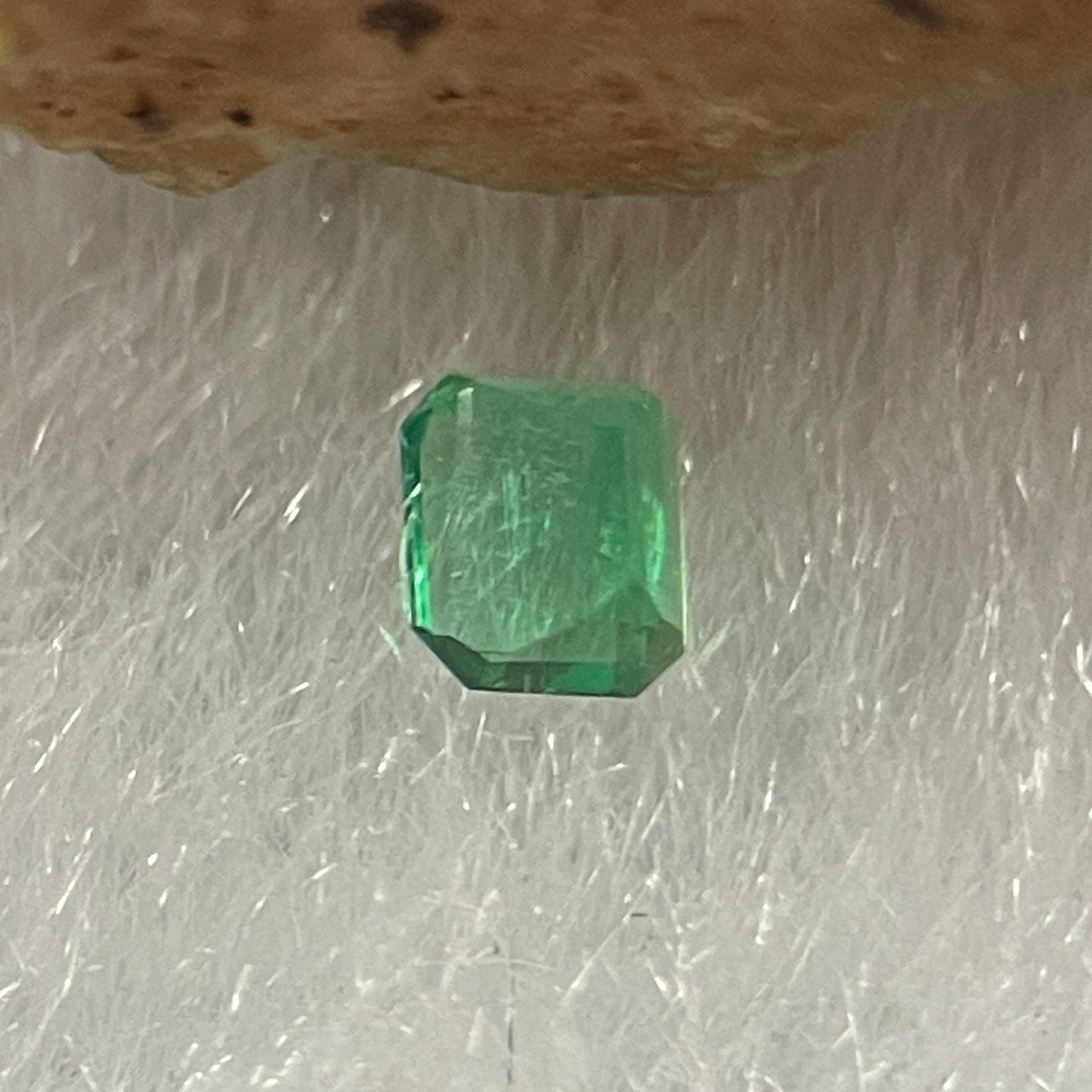 Natural Colombia Vivid Green Emerald (Beryl) Cut-Cornered Rectangular Step cut 0.08ct 2.7 by 2.0 by 1.8mm - Huangs Jadeite and Jewelry Pte Ltd