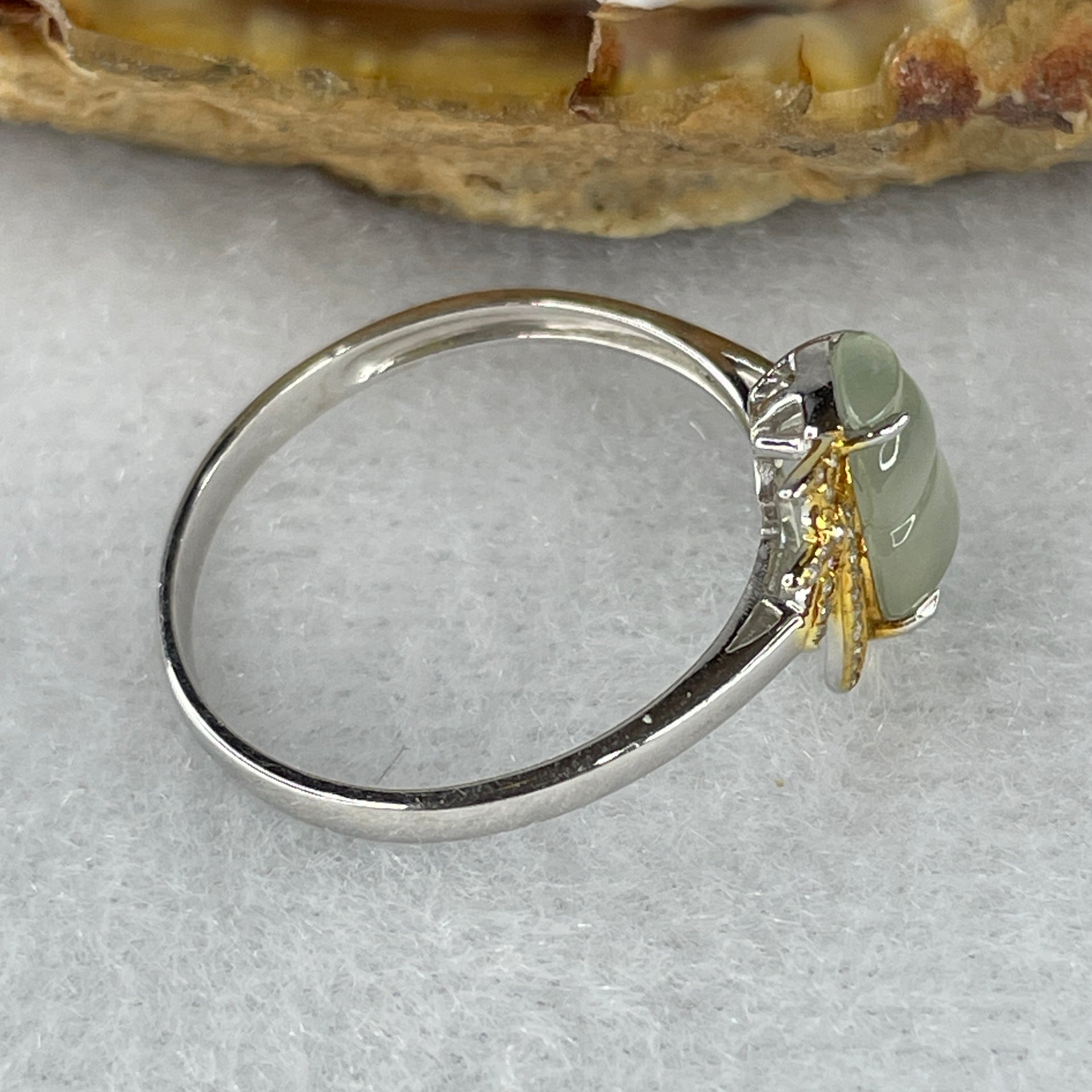 Type A Glassy Type Jade Jadeite Hulu Ring with 18k White Gold 1.60g 8.5 by 6.3 by 1.8mm US6.5 HK14 - Huangs Jadeite and Jewelry Pte Ltd