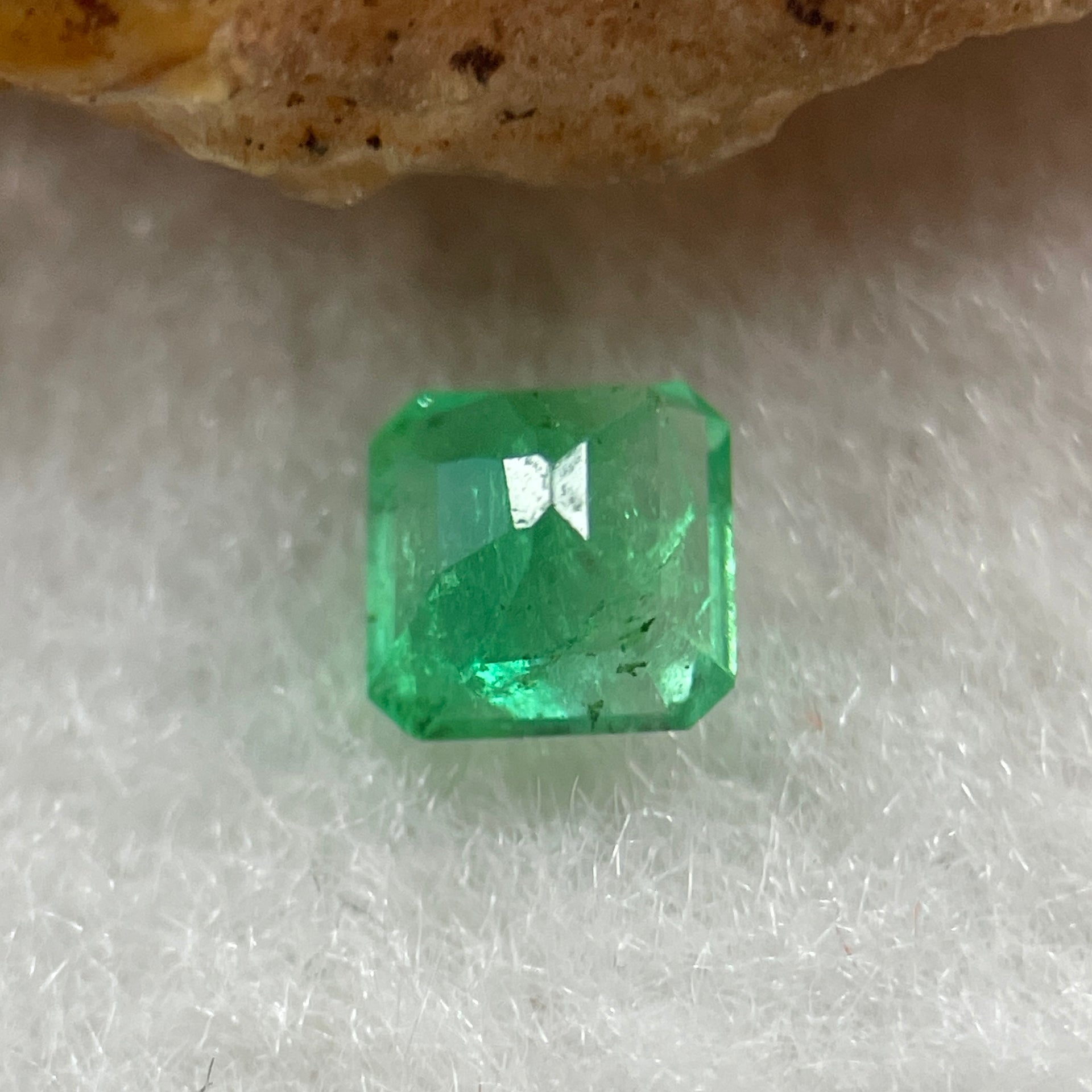 Natural Colombia Vivid Green Emerald (Beryl) Cut-Cornered Square Step cut 0.43ct 4.6 by 4.5 by 3.2mm - Huangs Jadeite and Jewelry Pte Ltd