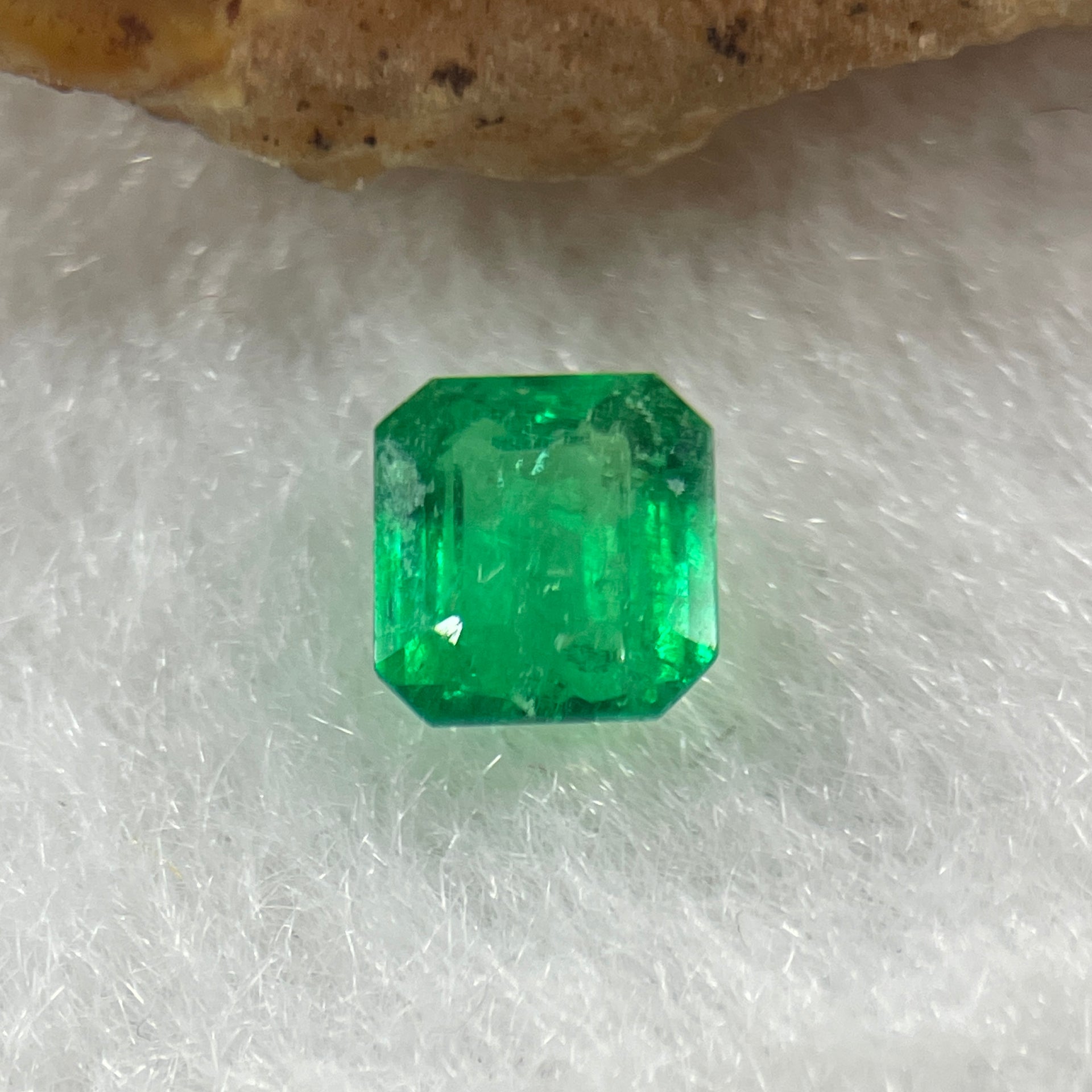 Natural Colombia Green Emerald (Beryl) Cut-Cornered Rectangular step cut 0.60ct 5.5 by 5.0 by 2.9mm - Huangs Jadeite and Jewelry Pte Ltd