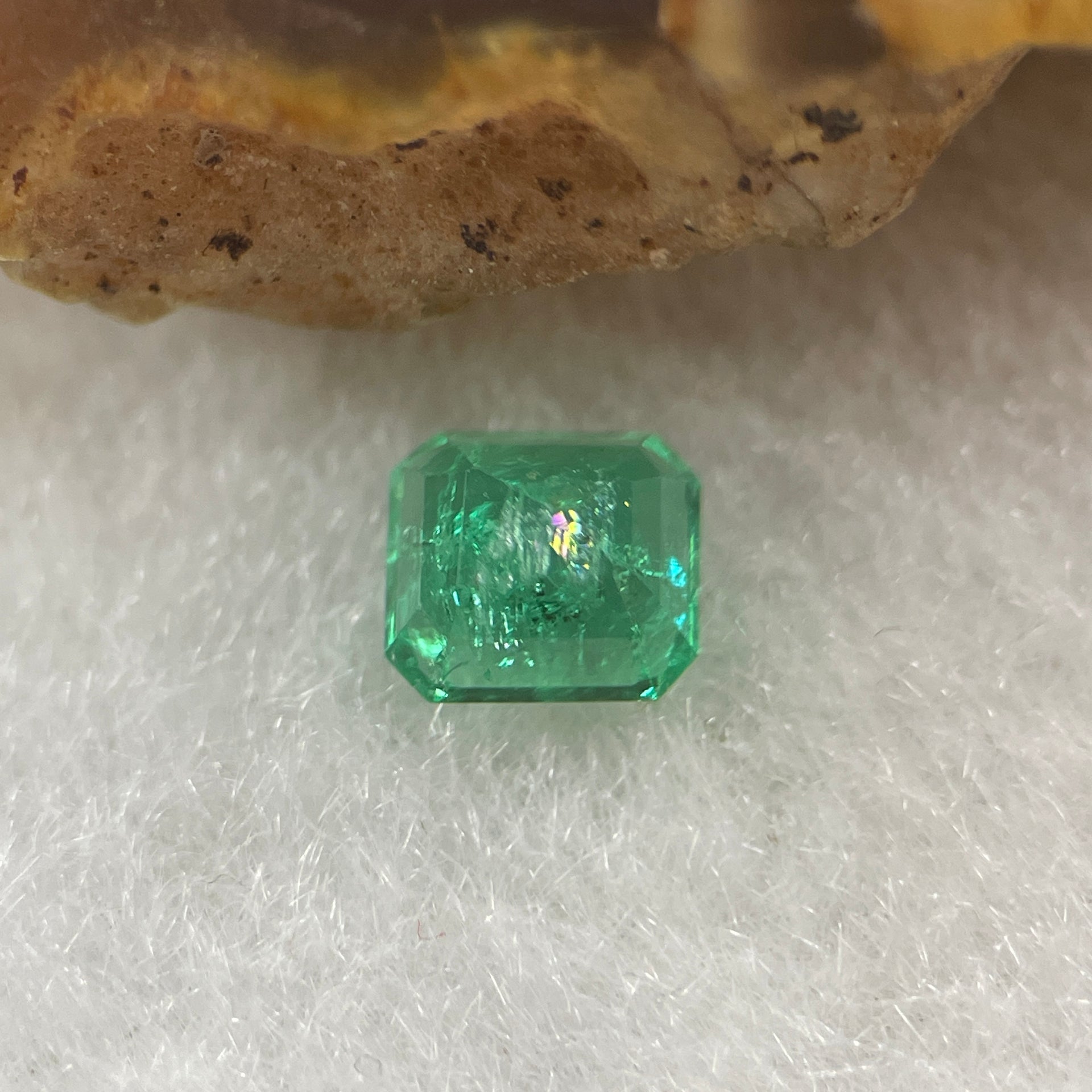 Natural Colombia Green Emerald (Beryl) Cut-Cornered Rectangular step cut 0.64ct 4.9 by 4.7 by 3.7mm - Huangs Jadeite and Jewelry Pte Ltd