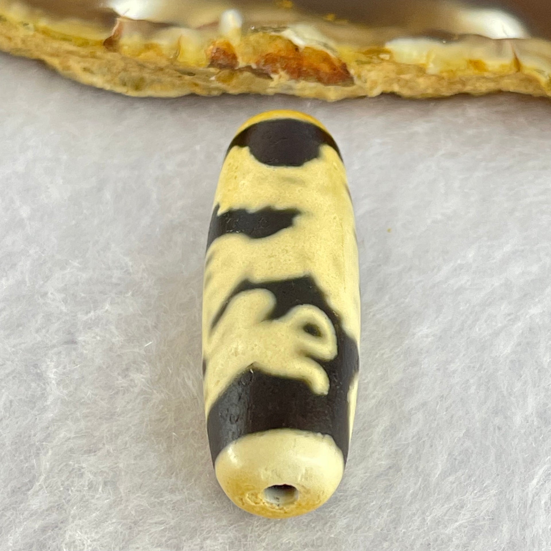 Natural Powerful Tibetan Old Oily Agate Dragon Dzi Bead Heavenly Master (Tian Zhu) 龙天诛 9.84g 38.4 by 12.8mm - Huangs Jadeite and Jewelry Pte Ltd