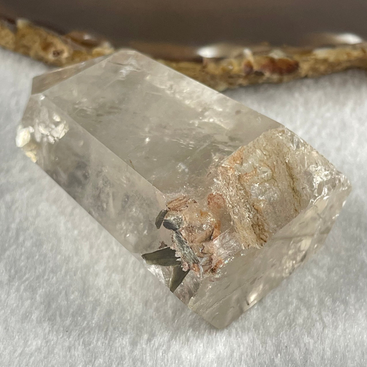 Natural Crackle Quartz Tower Display 114.60g 69.2 by 43.7 by 26.0mm - Huangs Jadeite and Jewelry Pte Ltd