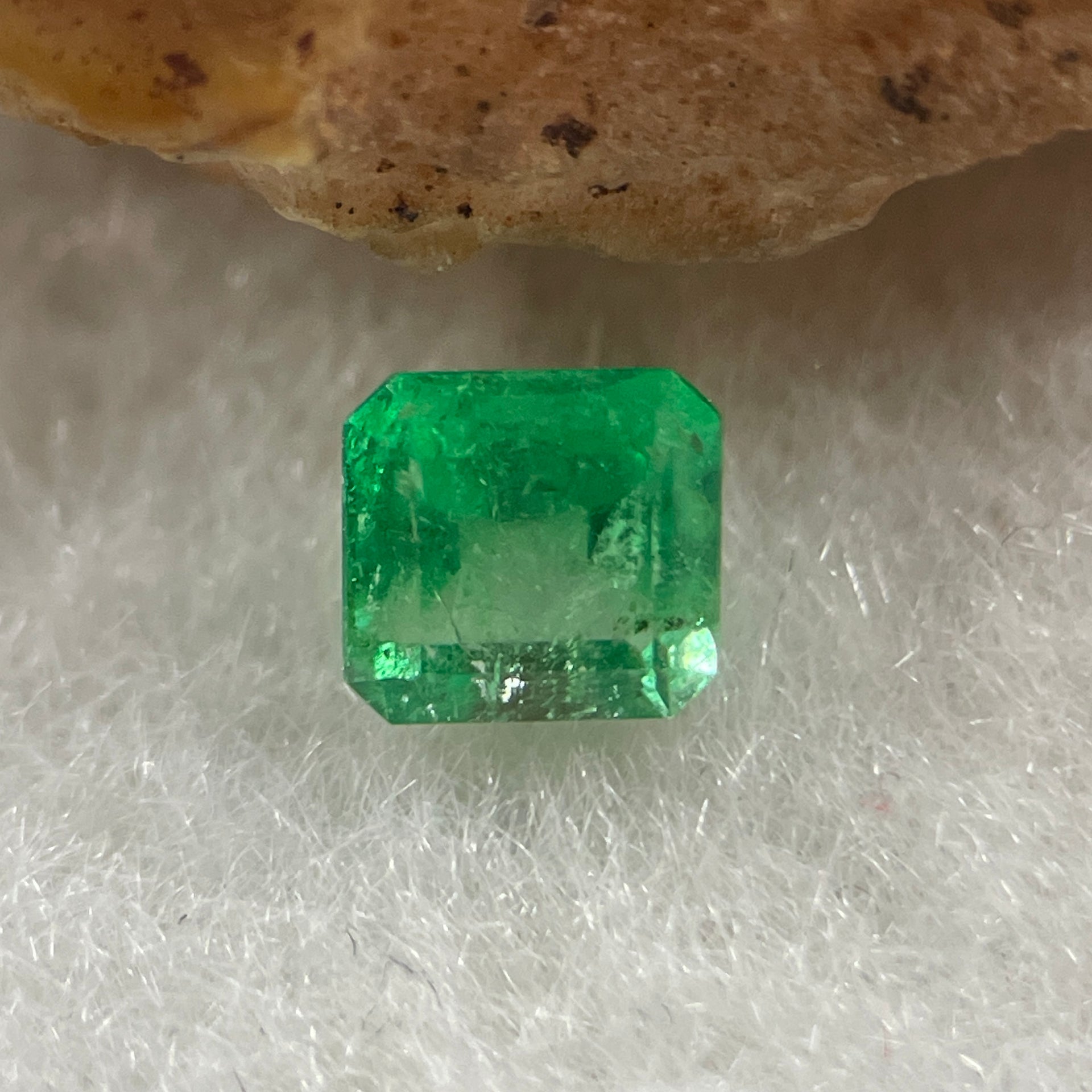 Natural Colombia Vivid Green Emerald (Beryl) Cut-Cornered Square Step cut 0.43ct 4.6 by 4.5 by 3.2mm - Huangs Jadeite and Jewelry Pte Ltd