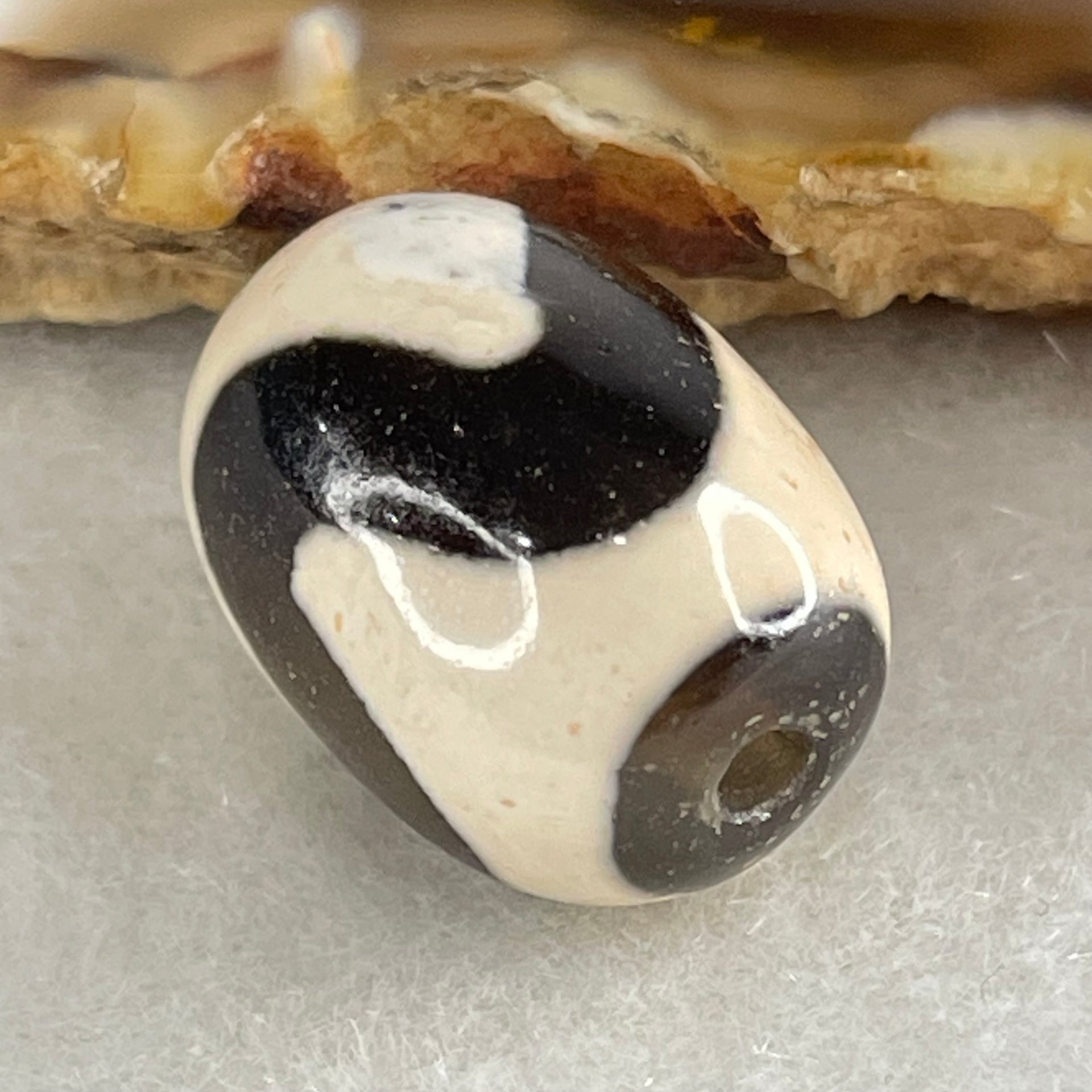 Natural Powerful Tibetan Old Oily Agate Tiger Tooth Daluo Dzi Bead Heavenly Master (Tian Zhu) 虎呀天诛 4.70g 17.7 by 13.2mm - Huangs Jadeite and Jewelry Pte Ltd