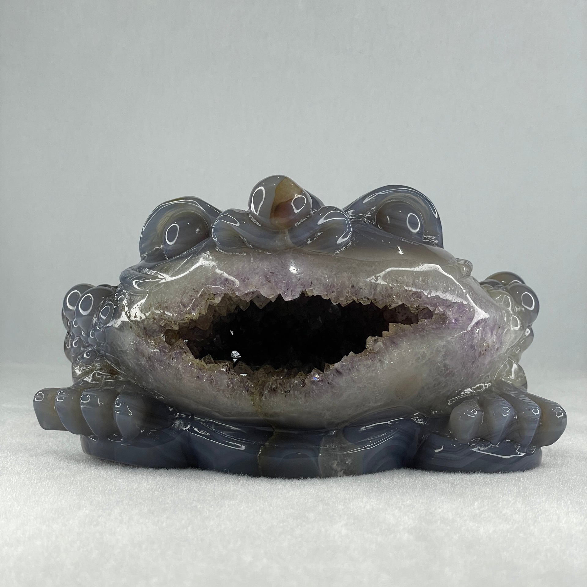 Natural Purpleish Wuji with White Agate with Amethyst 3 Legged Toast Display 1,382.4g 157.0 by 108.0 by 85.0mm - Huangs Jadeite and Jewelry Pte Ltd