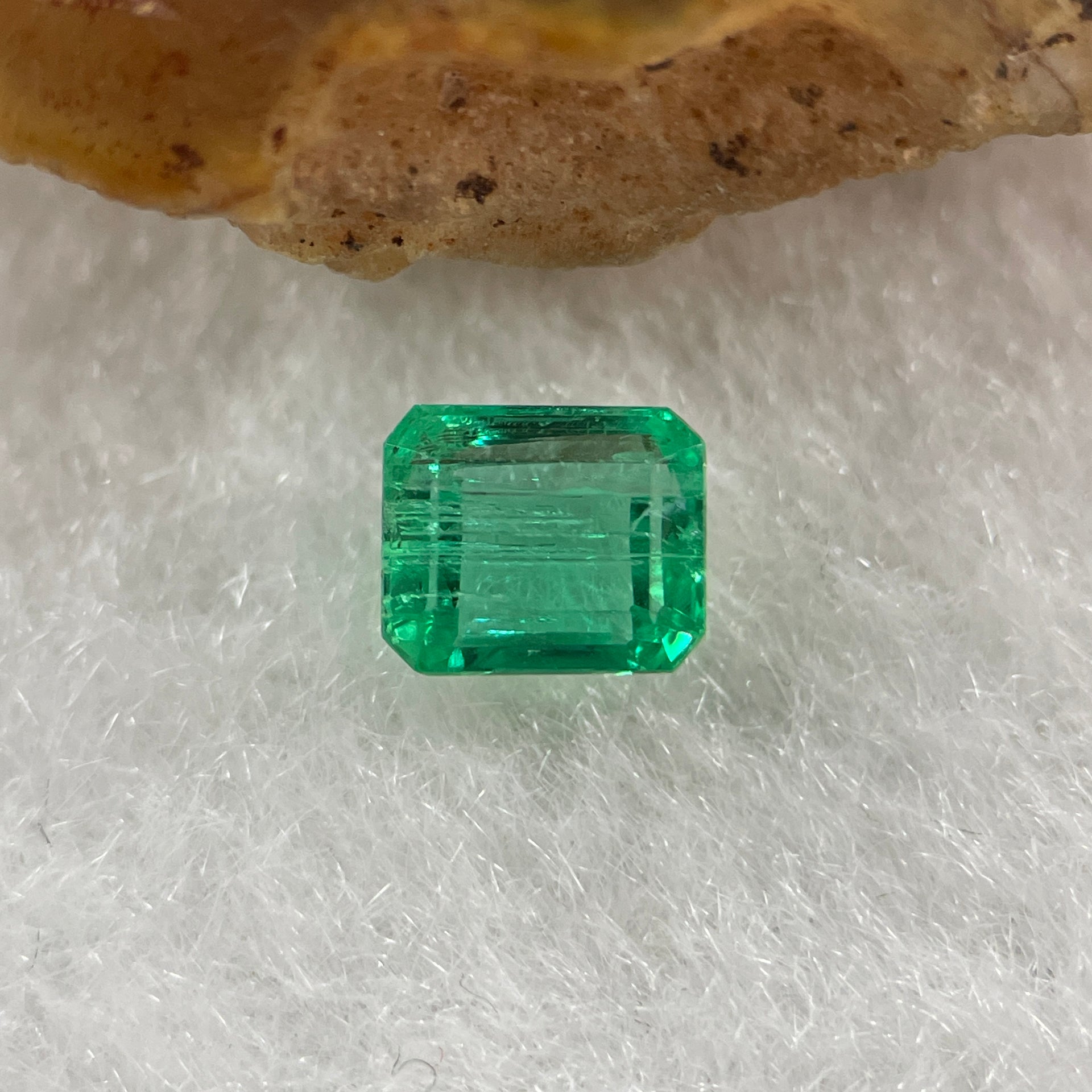 Natural Colombia Green Emerald (Beryl) Cut-Cornered Rectangular step cut 0.53ct 5.2 by 4.4 by 3.0mm - Huangs Jadeite and Jewelry Pte Ltd