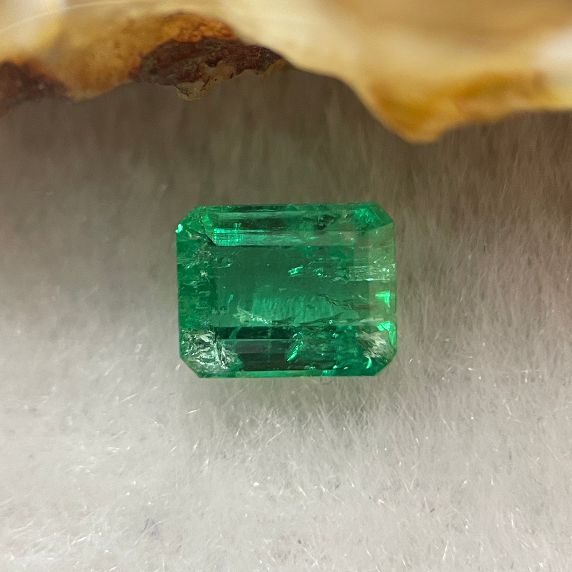 Natural Colombia Green Emerald (Beryl) Cut-Cornered Rectangular step cut 1.06ct 6.8 by 5.4 by 3.4mm - Huangs Jadeite and Jewelry Pte Ltd