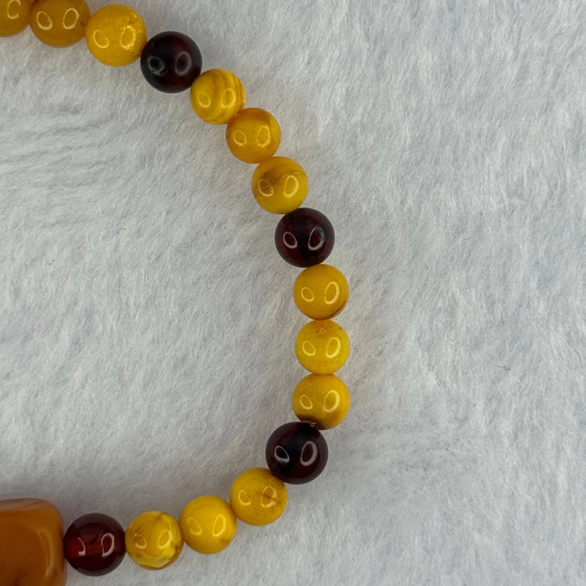 Natural Mixed Color Old Amber Beads Bracelet 天然老腊手链 3.67g 5.9mm 33 Beads 8.6mm 1pcs - Huangs Jadeite and Jewelry Pte Ltd
