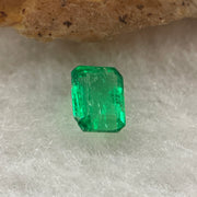 Natural Colombia Vivid Green Emerald (Beryl) Cut-Cornered Rectangular Step cut 0.40ct 5.2 by 3.5 by 2.4mm - Huangs Jadeite and Jewelry Pte Ltd