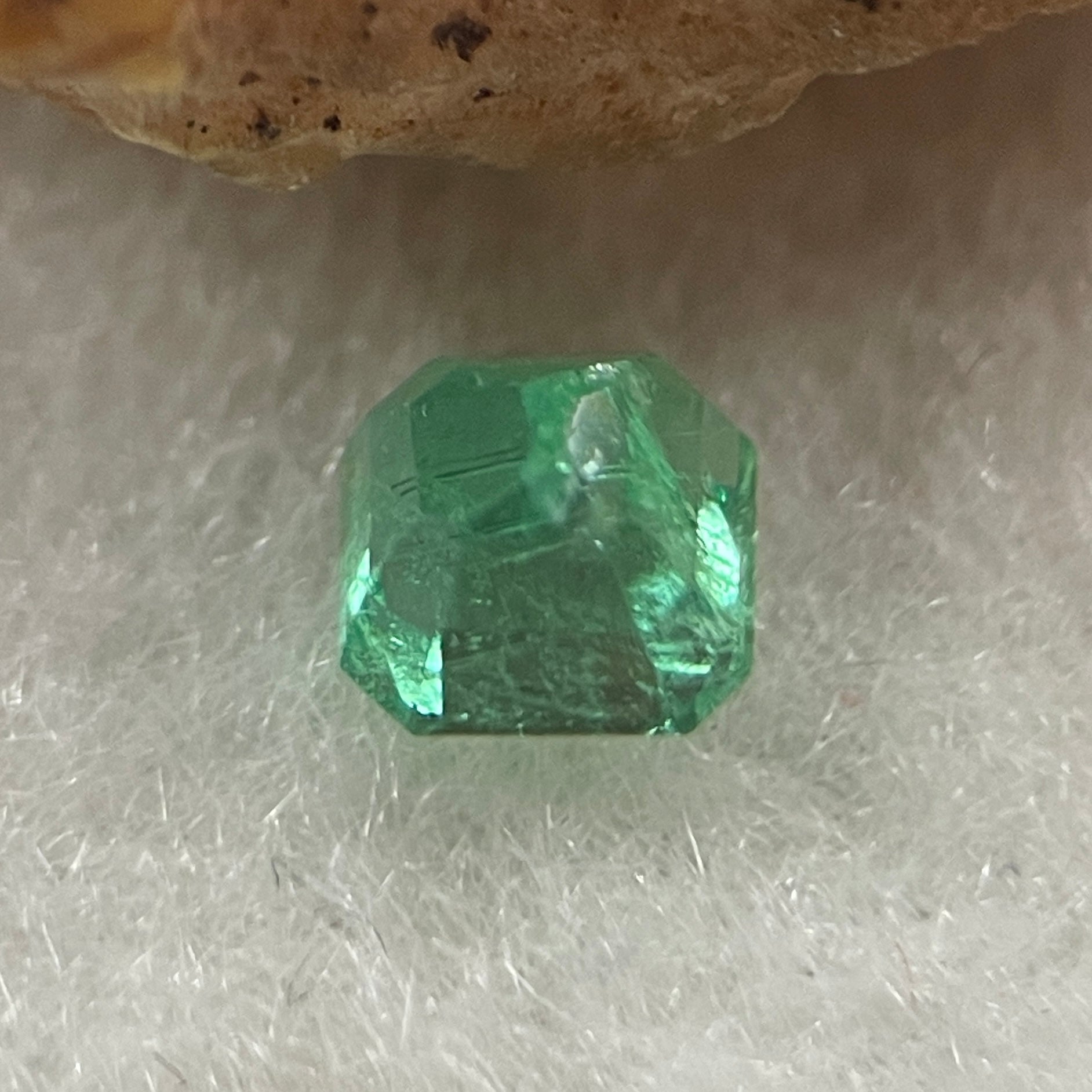Natural Colombia Vivid Green Emerald (Beryl) Cut-Cornered Square Step cut 0.47ct 4.4 by 4.2 by 3.5mm - Huangs Jadeite and Jewelry Pte Ltd